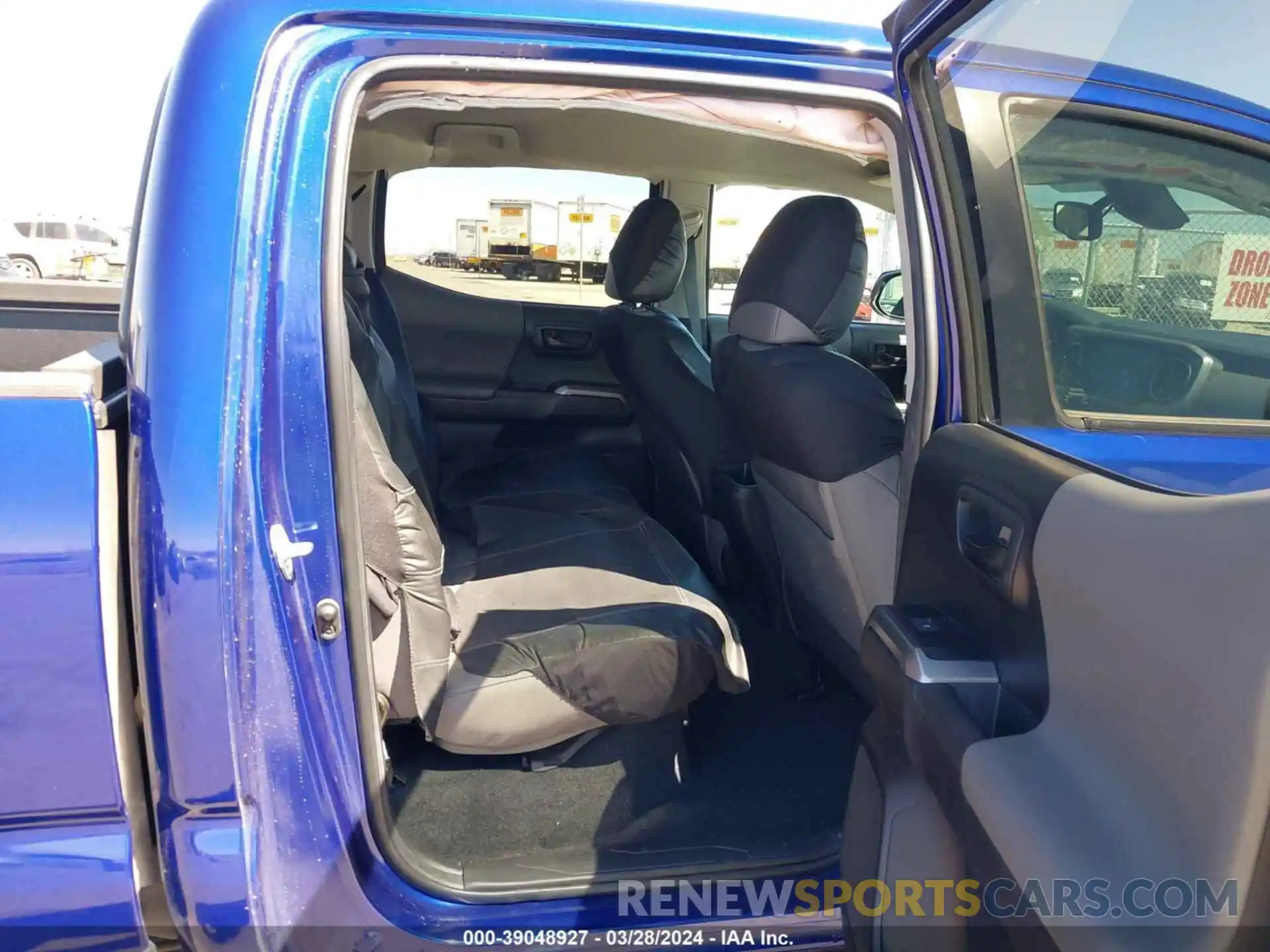 8 Photograph of a damaged car 3TMBZ5DN2NM037105 TOYOTA TACOMA 2022