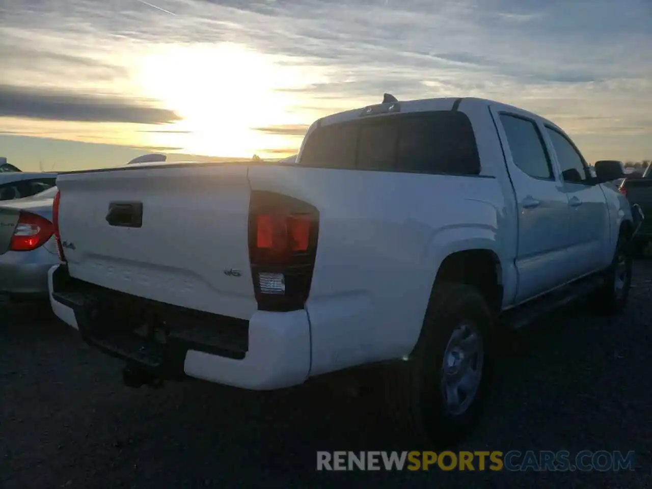 4 Photograph of a damaged car 3TMCZ5AN0NM461780 TOYOTA TACOMA 2022