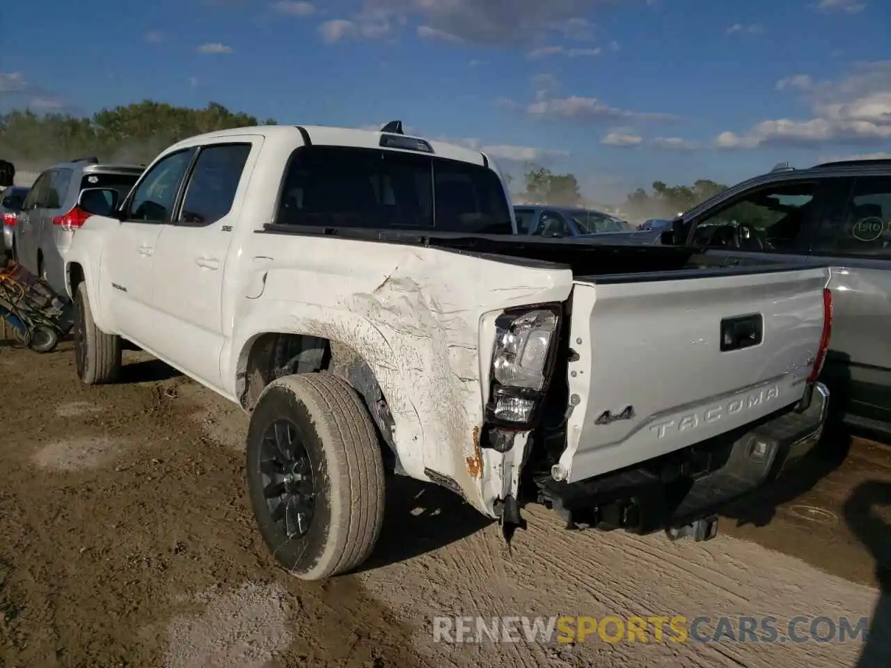 2 Photograph of a damaged car 3TMCZ5AN0NM471404 TOYOTA TACOMA 2022