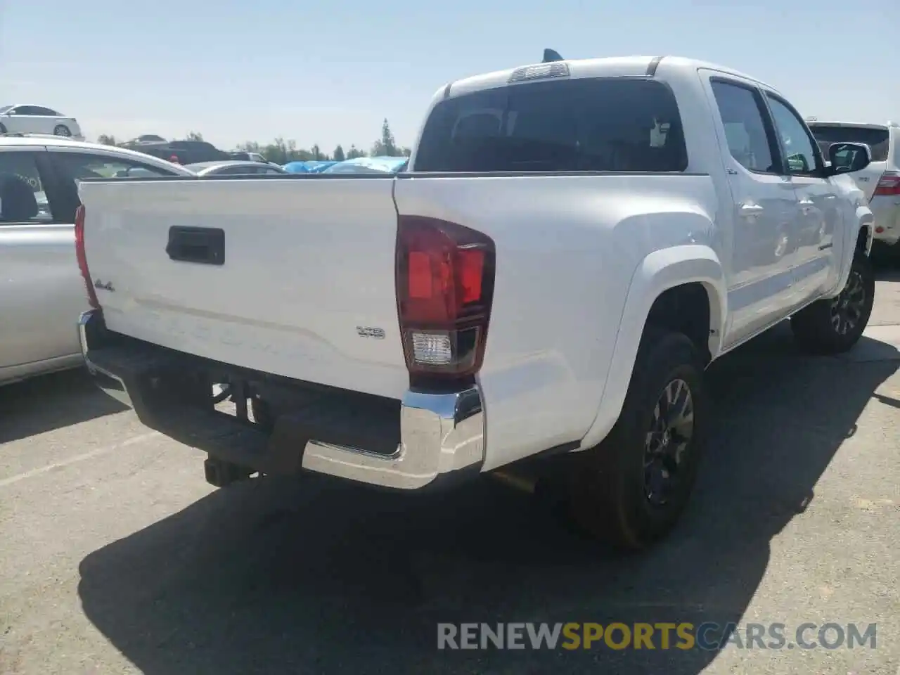 4 Photograph of a damaged car 3TMCZ5AN0NM485352 TOYOTA TACOMA 2022