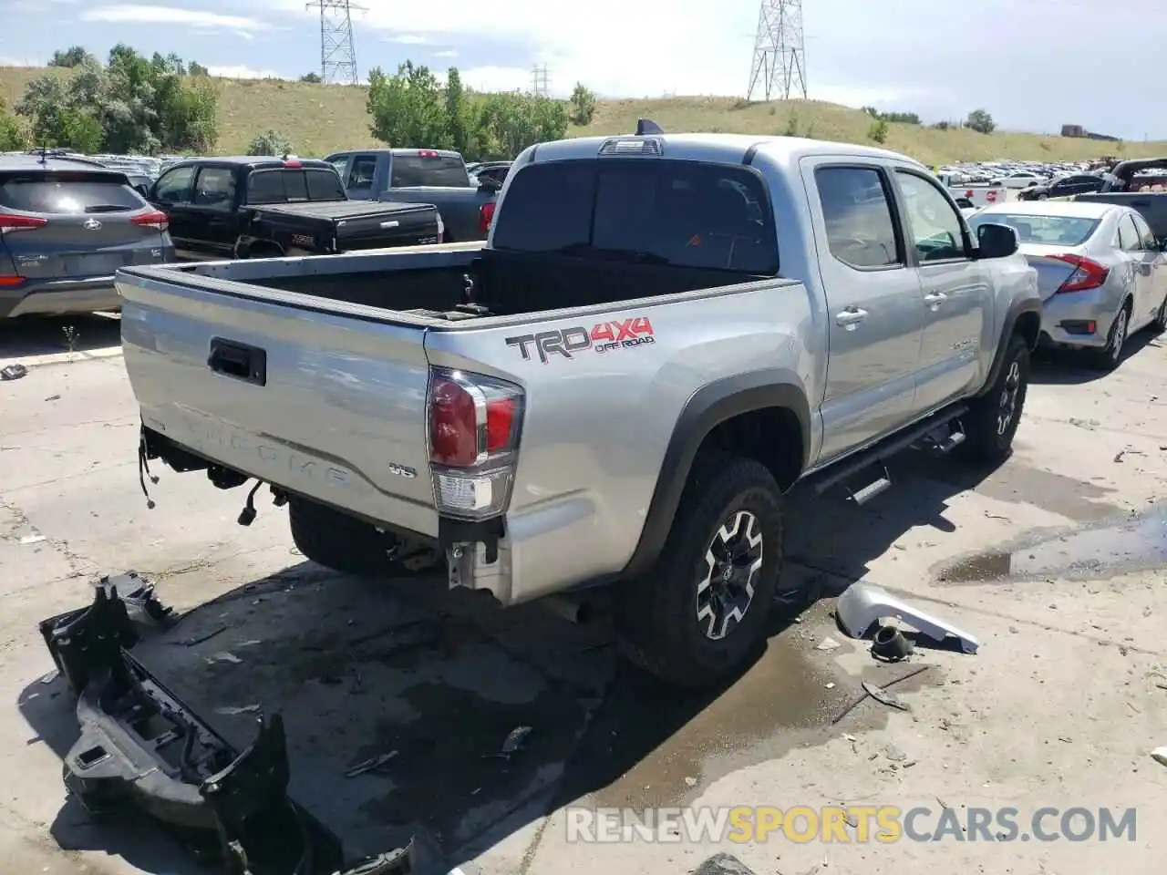 4 Photograph of a damaged car 3TMCZ5AN0NM492334 TOYOTA TACOMA 2022