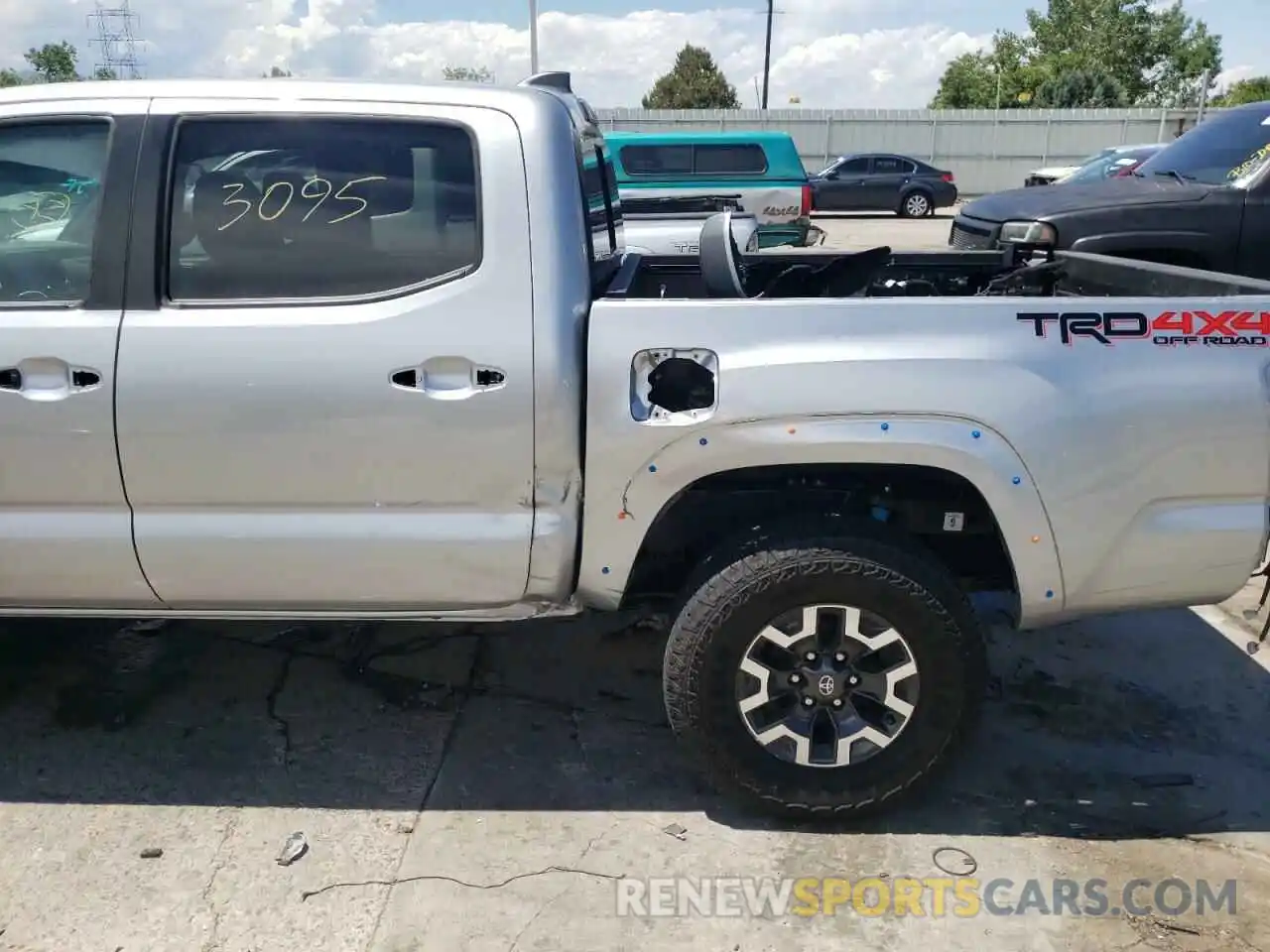 9 Photograph of a damaged car 3TMCZ5AN0NM492334 TOYOTA TACOMA 2022