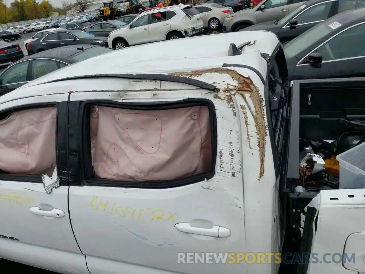 9 Photograph of a damaged car 3TMCZ5AN0NM498067 TOYOTA TACOMA 2022