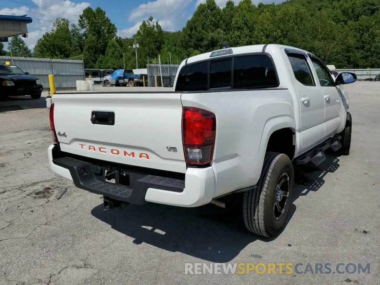 4 Photograph of a damaged car 3TMCZ5AN1NM453171 TOYOTA TACOMA 2022