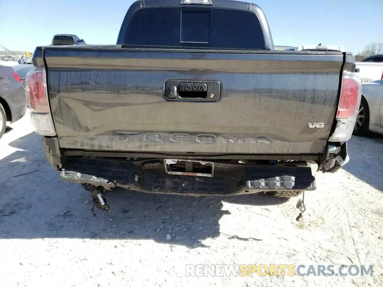 9 Photograph of a damaged car 3TMCZ5AN1NM465790 TOYOTA TACOMA 2022