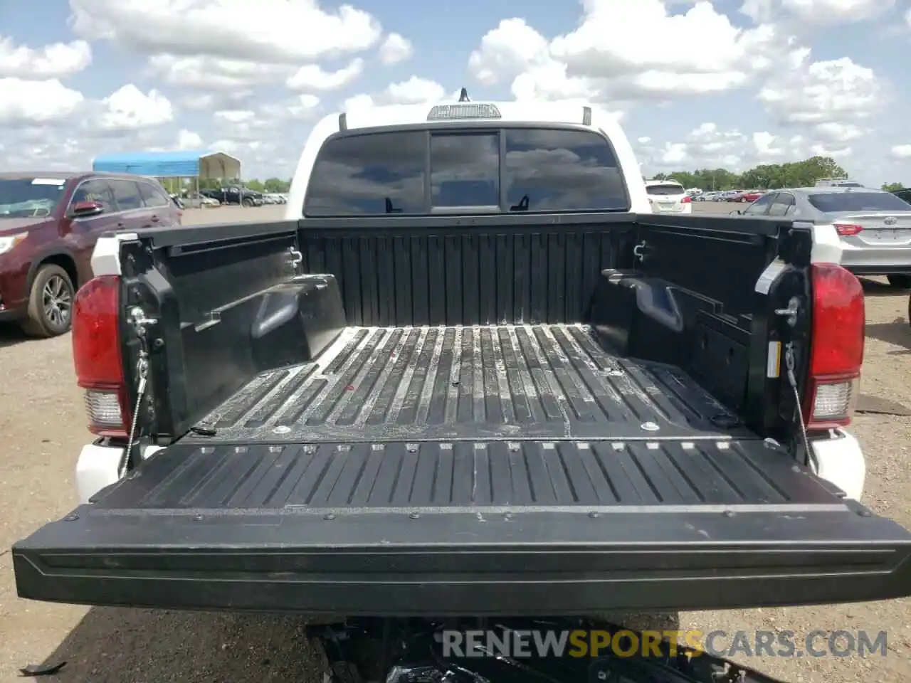 9 Photograph of a damaged car 3TMCZ5AN1NM467748 TOYOTA TACOMA 2022