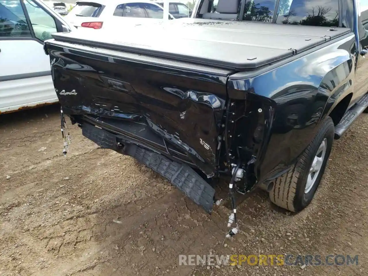 9 Photograph of a damaged car 3TMCZ5AN1NM500165 TOYOTA TACOMA 2022