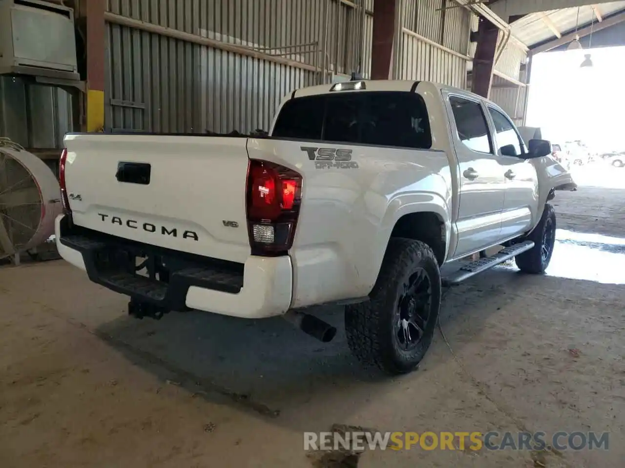 4 Photograph of a damaged car 3TMCZ5AN2NM458637 TOYOTA TACOMA 2022