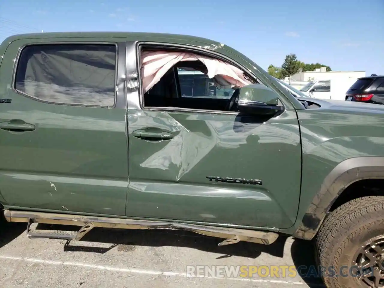 9 Photograph of a damaged car 3TMCZ5AN2NM476183 TOYOTA TACOMA 2022