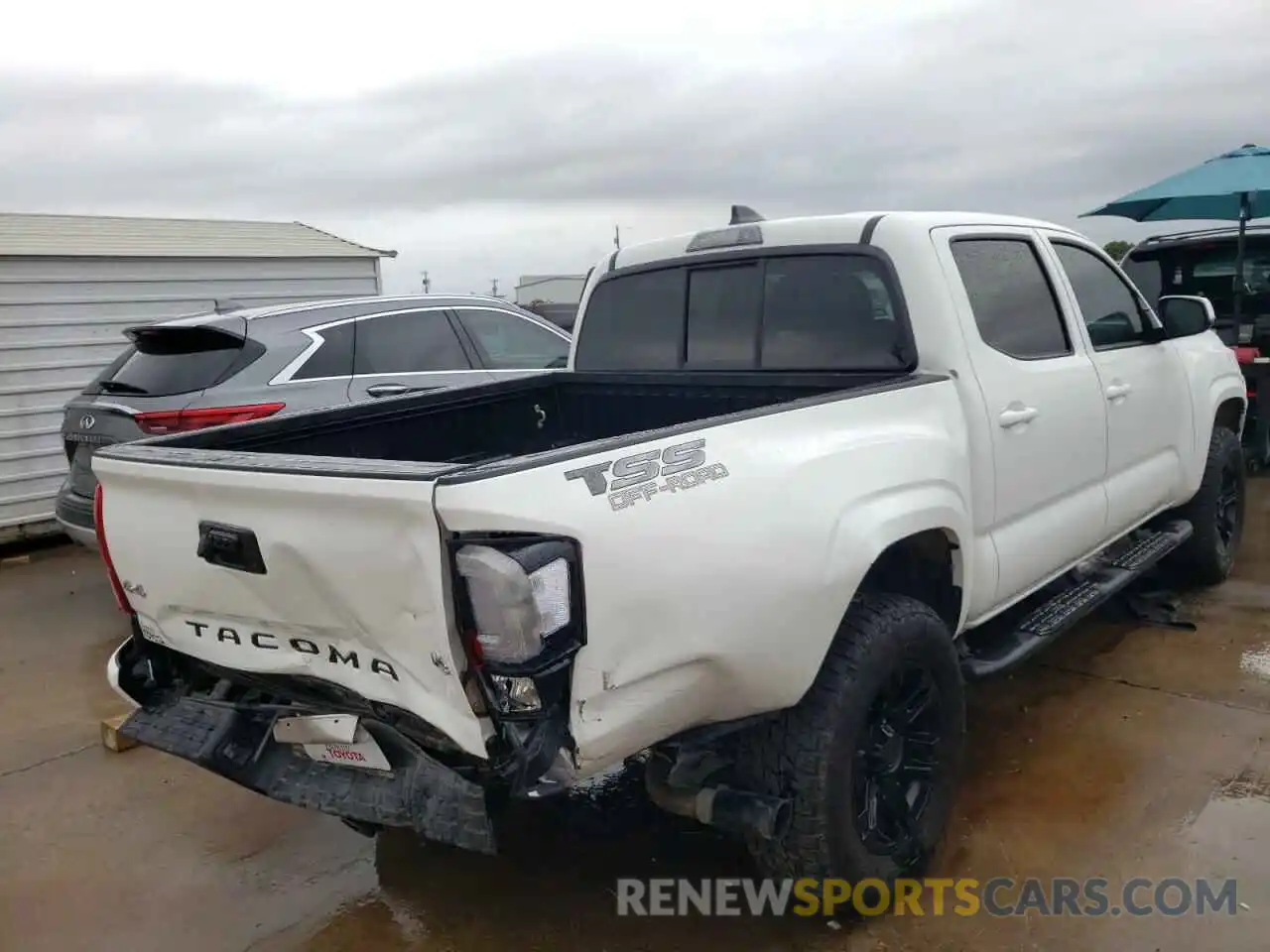 4 Photograph of a damaged car 3TMCZ5AN3NM460252 TOYOTA TACOMA 2022