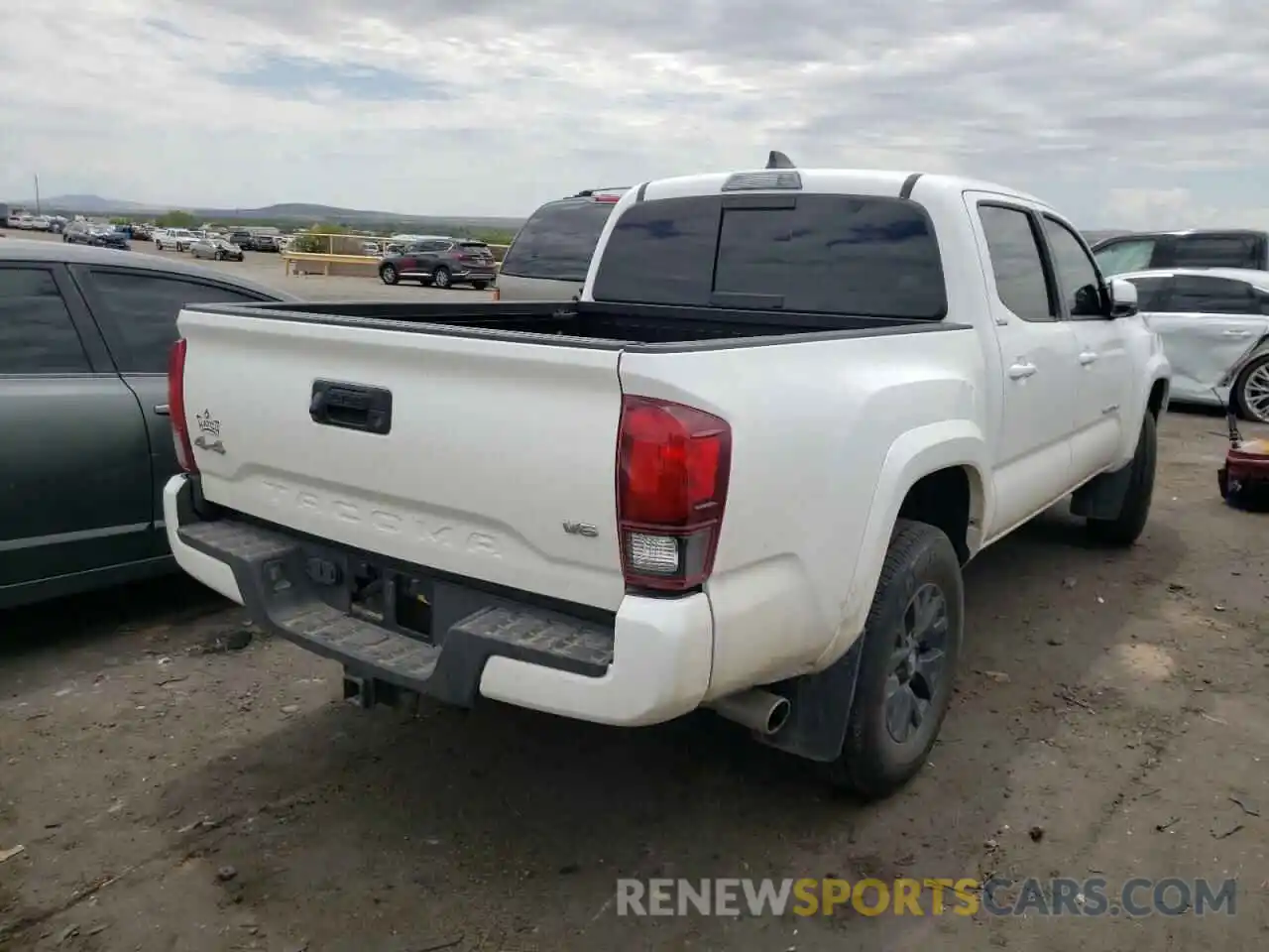 4 Photograph of a damaged car 3TMCZ5AN3NM465502 TOYOTA TACOMA 2022