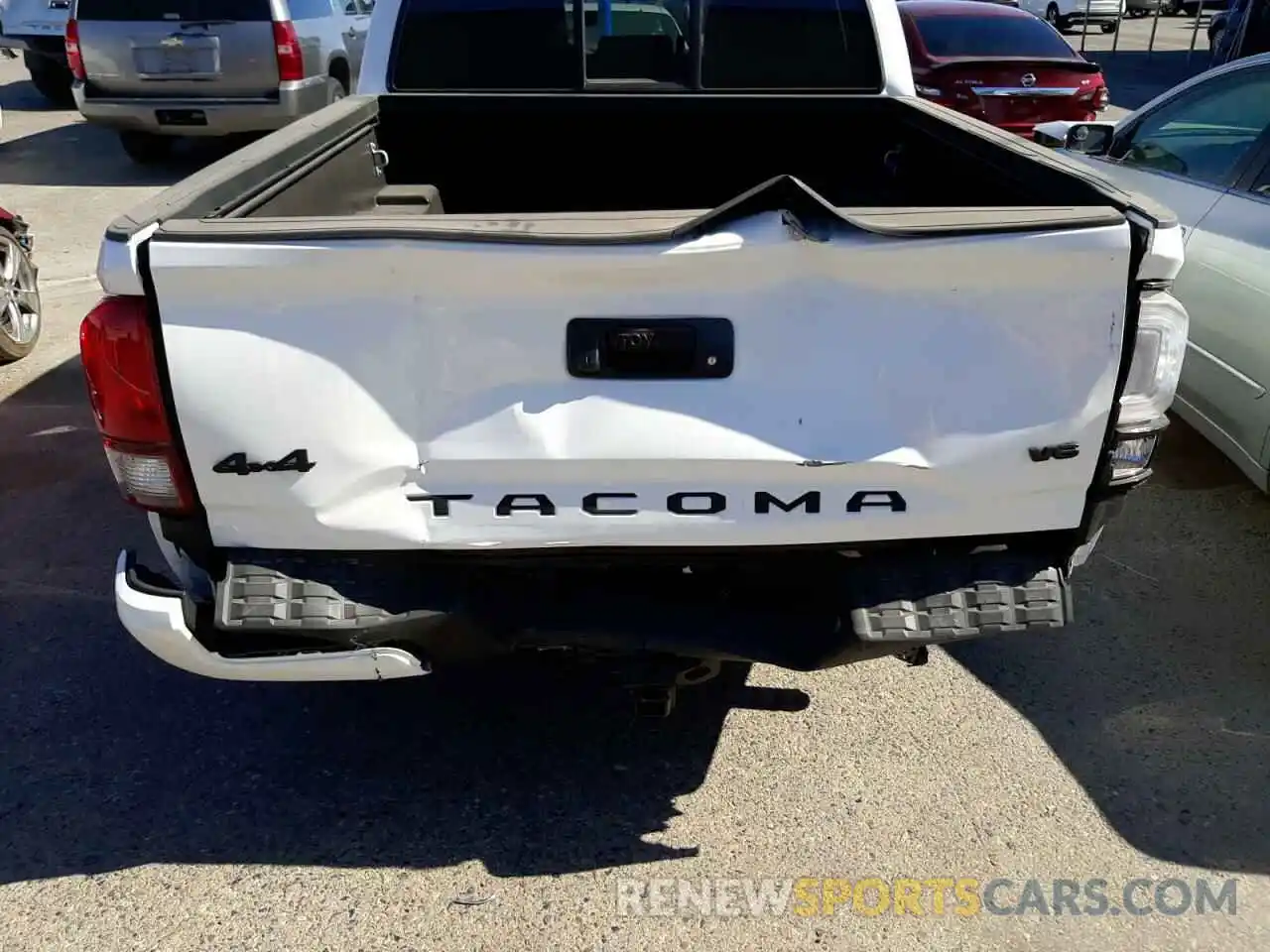 9 Photograph of a damaged car 3TMCZ5AN3NM469386 TOYOTA TACOMA 2022