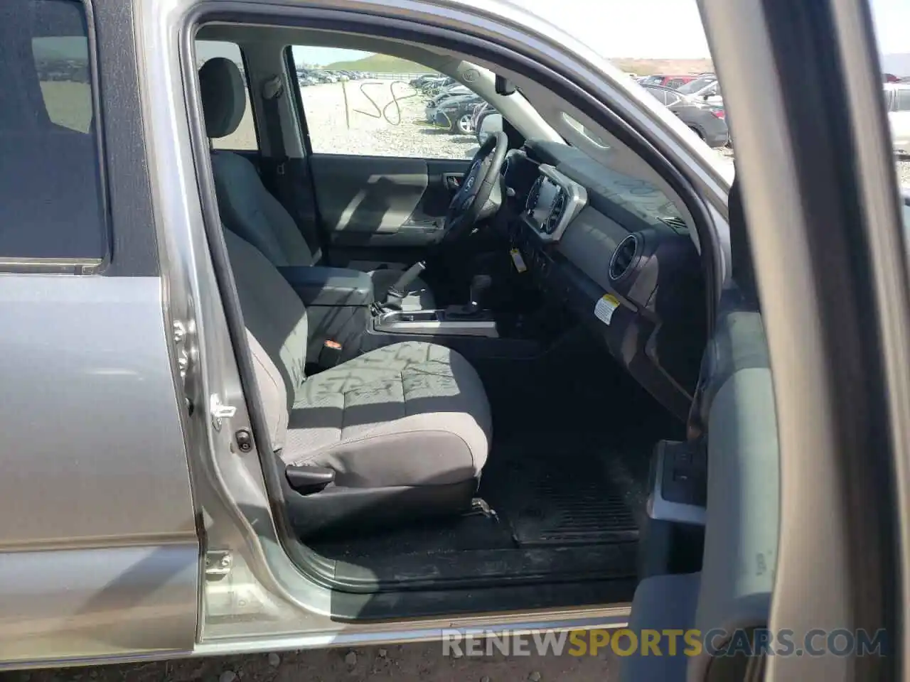 5 Photograph of a damaged car 3TMCZ5AN3NM487421 TOYOTA TACOMA 2022