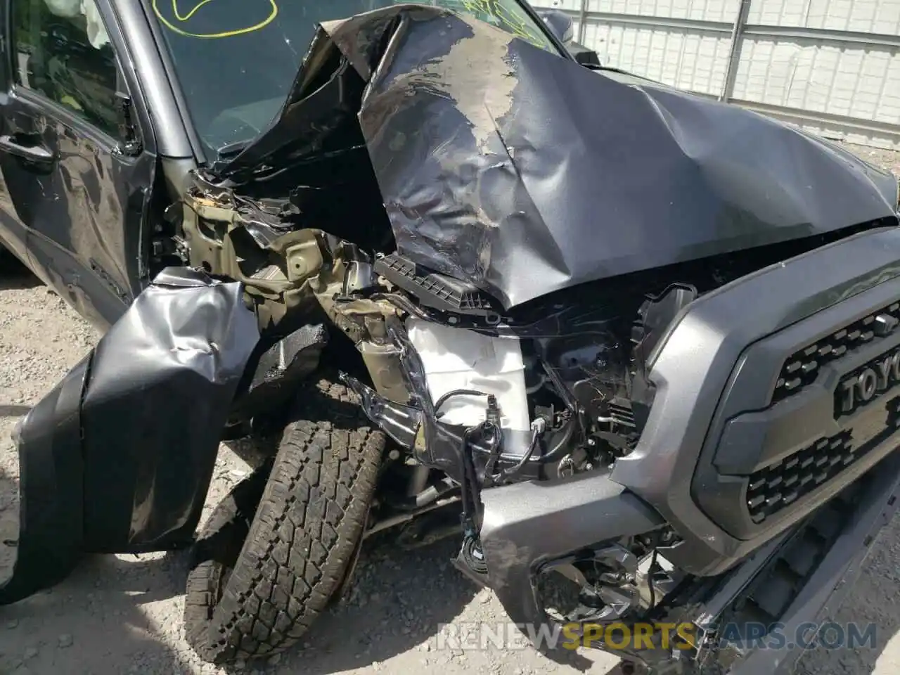 9 Photograph of a damaged car 3TMCZ5AN4NM492594 TOYOTA TACOMA 2022