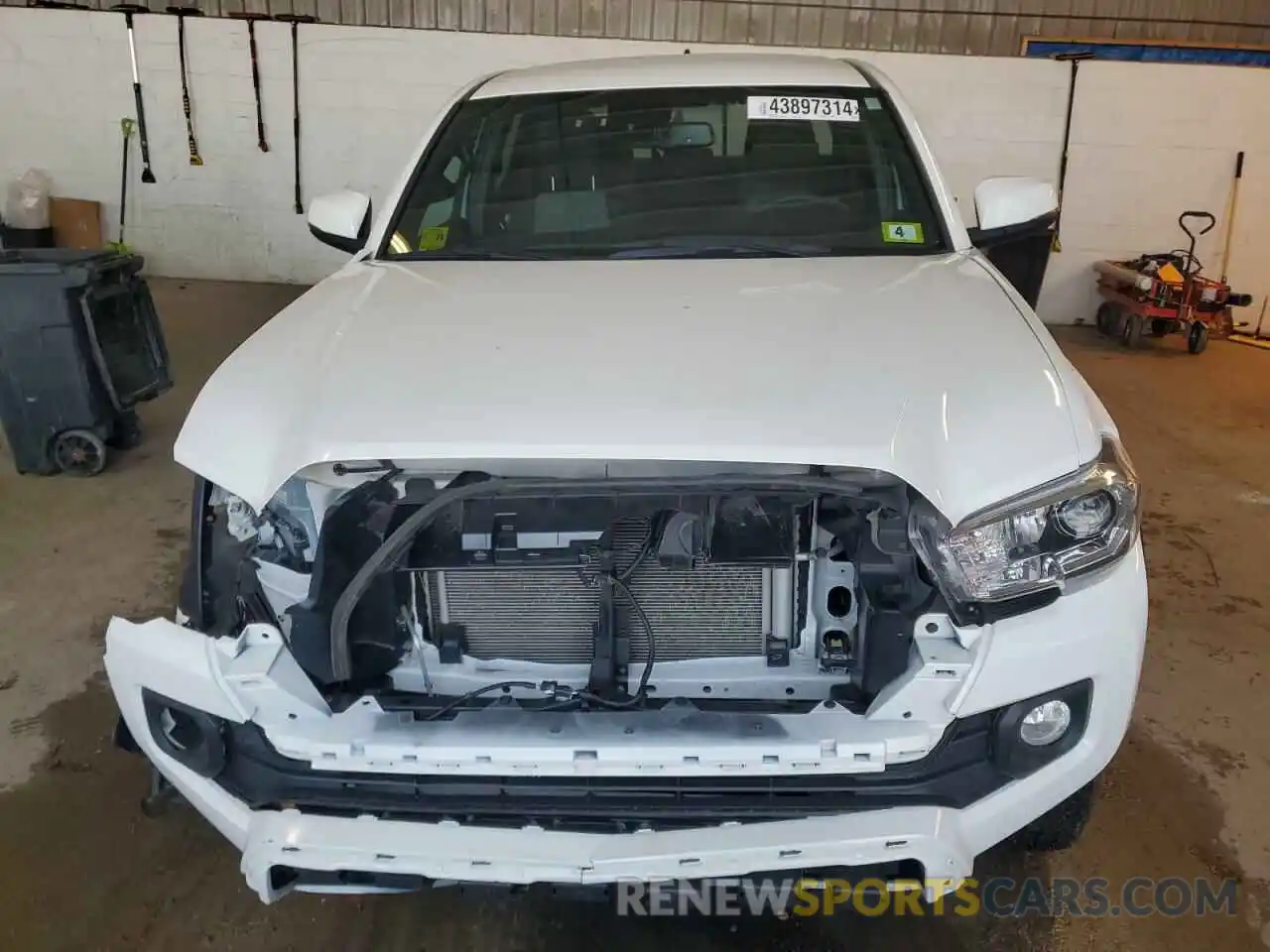 5 Photograph of a damaged car 3TMCZ5AN5NM465114 TOYOTA TACOMA 2022