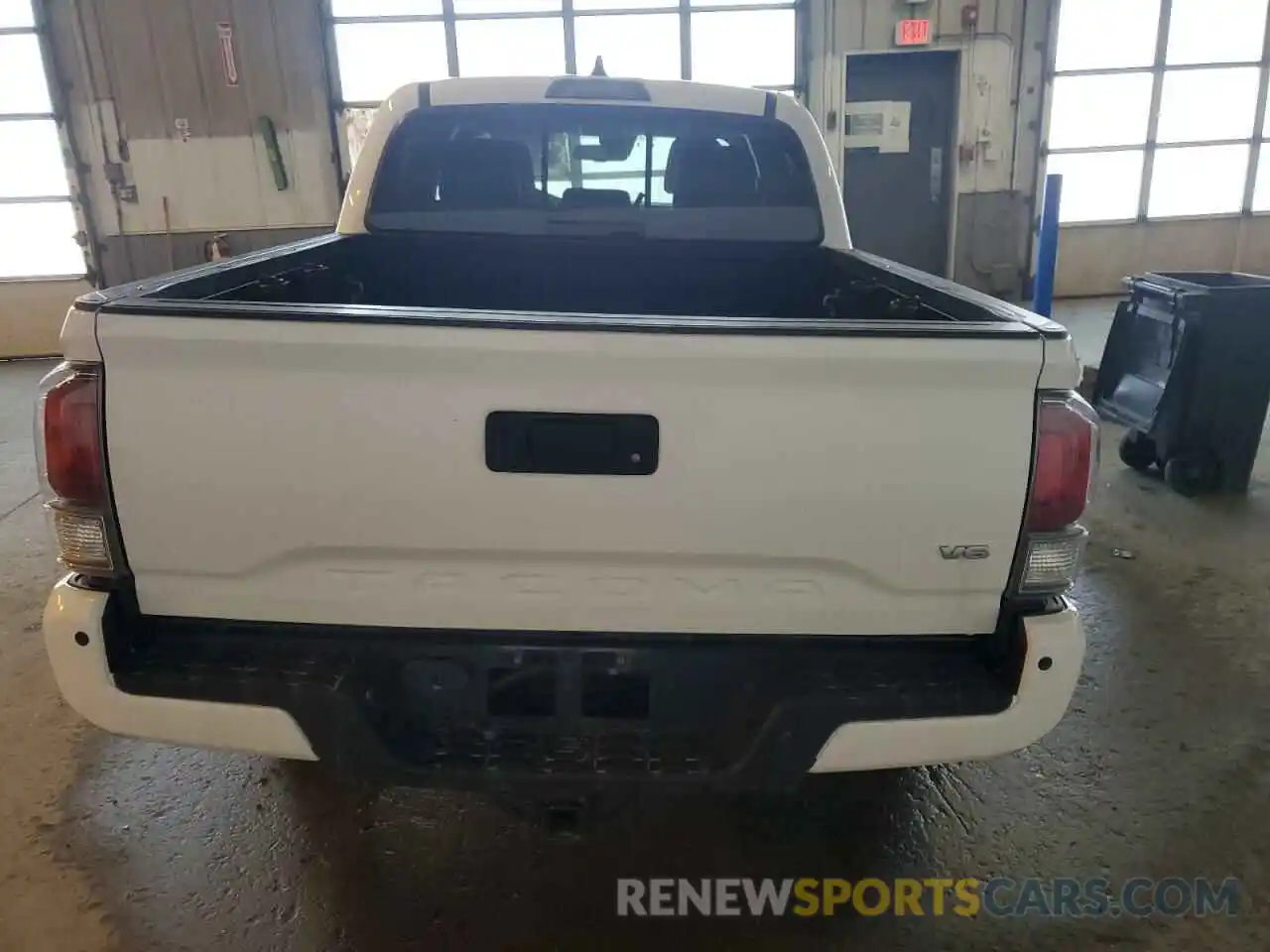 6 Photograph of a damaged car 3TMCZ5AN5NM465114 TOYOTA TACOMA 2022