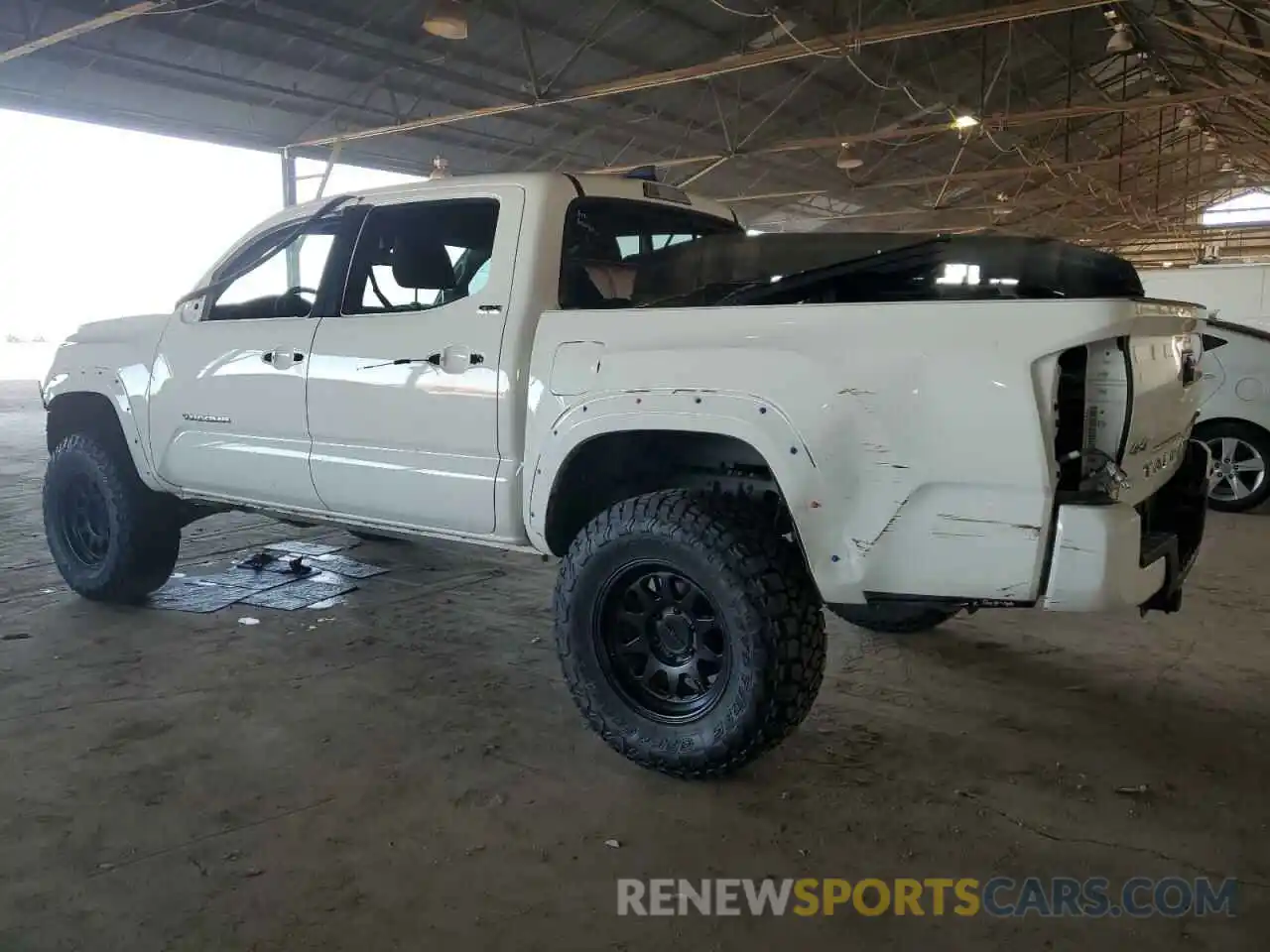 2 Photograph of a damaged car 3TMCZ5AN6NM468054 TOYOTA TACOMA 2022