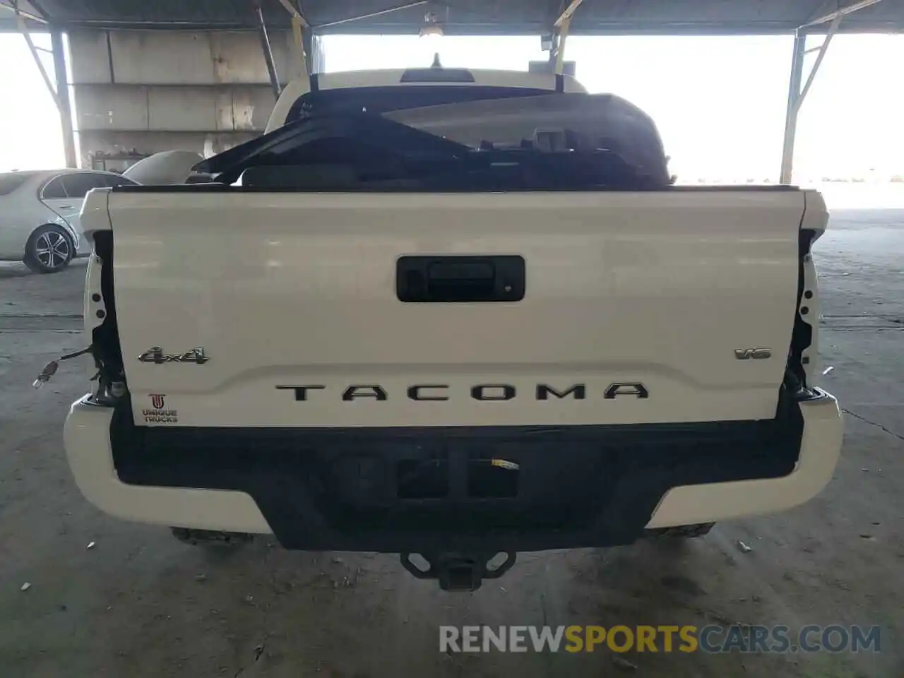 6 Photograph of a damaged car 3TMCZ5AN6NM468054 TOYOTA TACOMA 2022