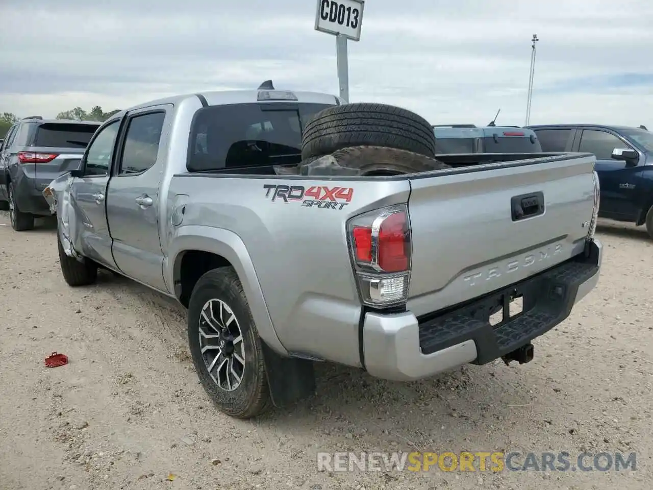 2 Photograph of a damaged car 3TMCZ5AN6NM528446 TOYOTA TACOMA 2022