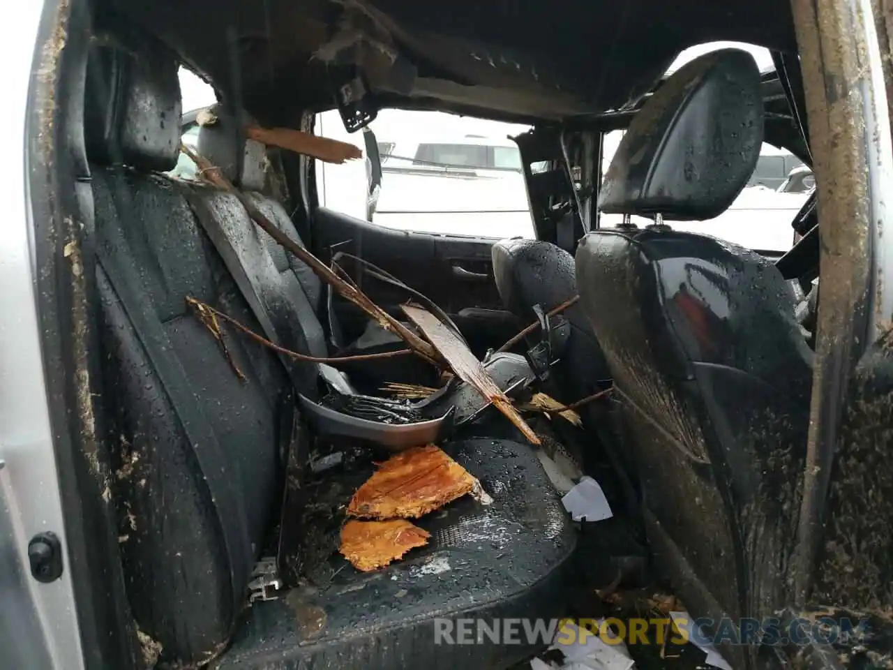 6 Photograph of a damaged car 3TMCZ5AN7NM460920 TOYOTA TACOMA 2022