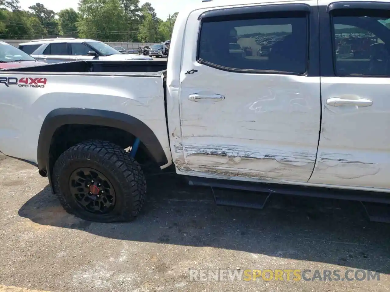 9 Photograph of a damaged car 3TMCZ5AN7NM466202 TOYOTA TACOMA 2022