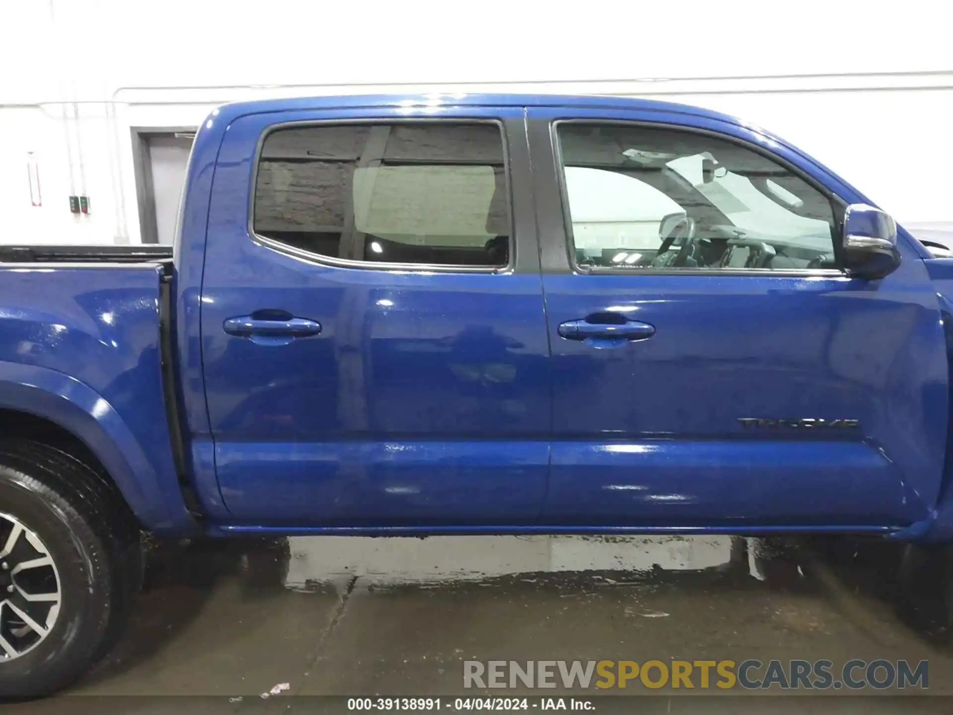 13 Photograph of a damaged car 3TMCZ5AN7NM471609 TOYOTA TACOMA 2022