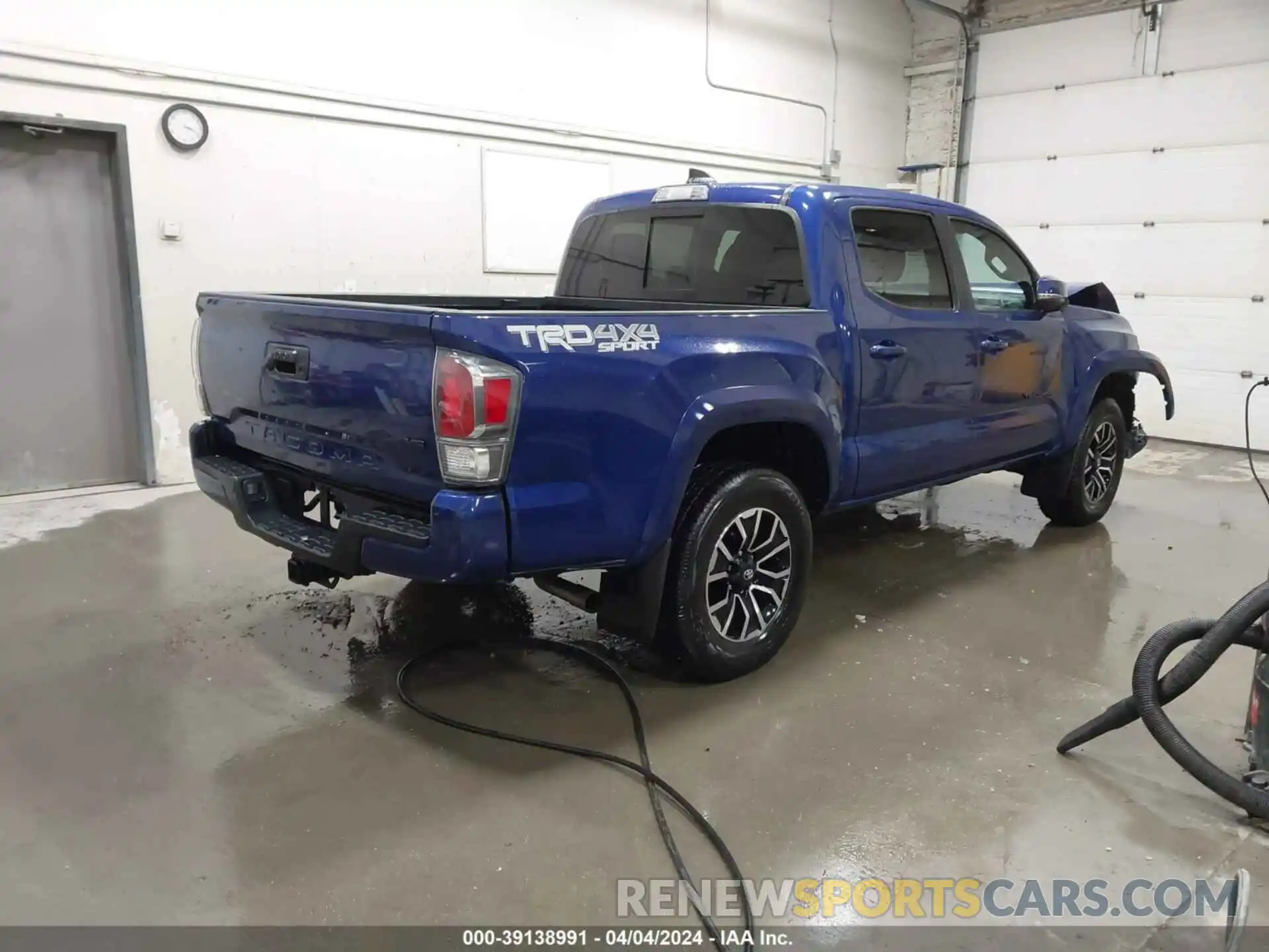 4 Photograph of a damaged car 3TMCZ5AN7NM471609 TOYOTA TACOMA 2022