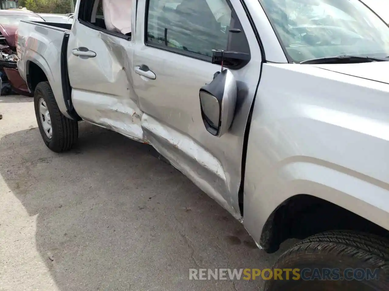 9 Photograph of a damaged car 3TMCZ5AN8NM455239 TOYOTA TACOMA 2022