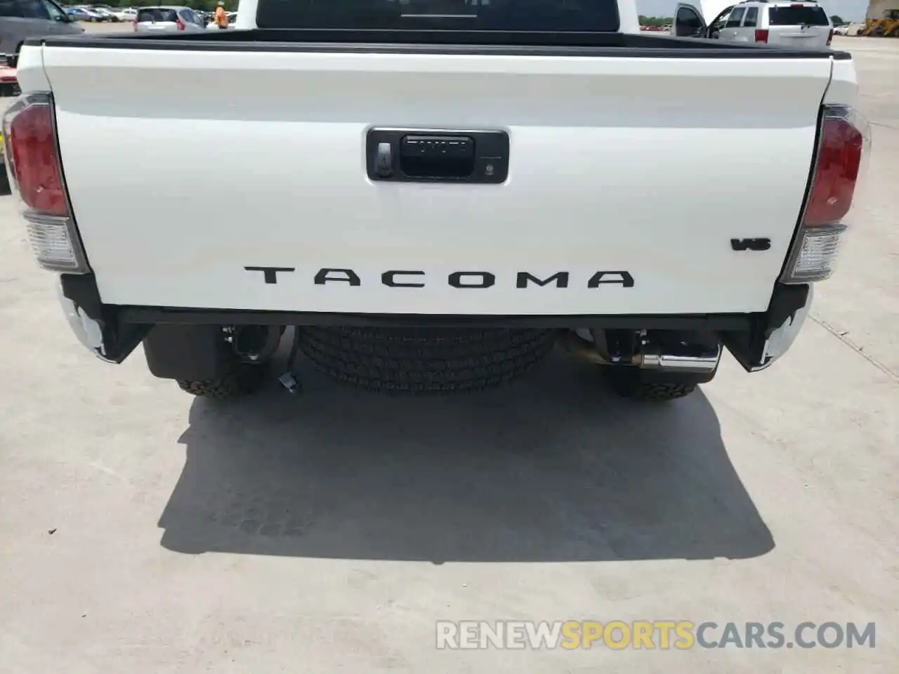 9 Photograph of a damaged car 3TMCZ5AN8NM469139 TOYOTA TACOMA 2022