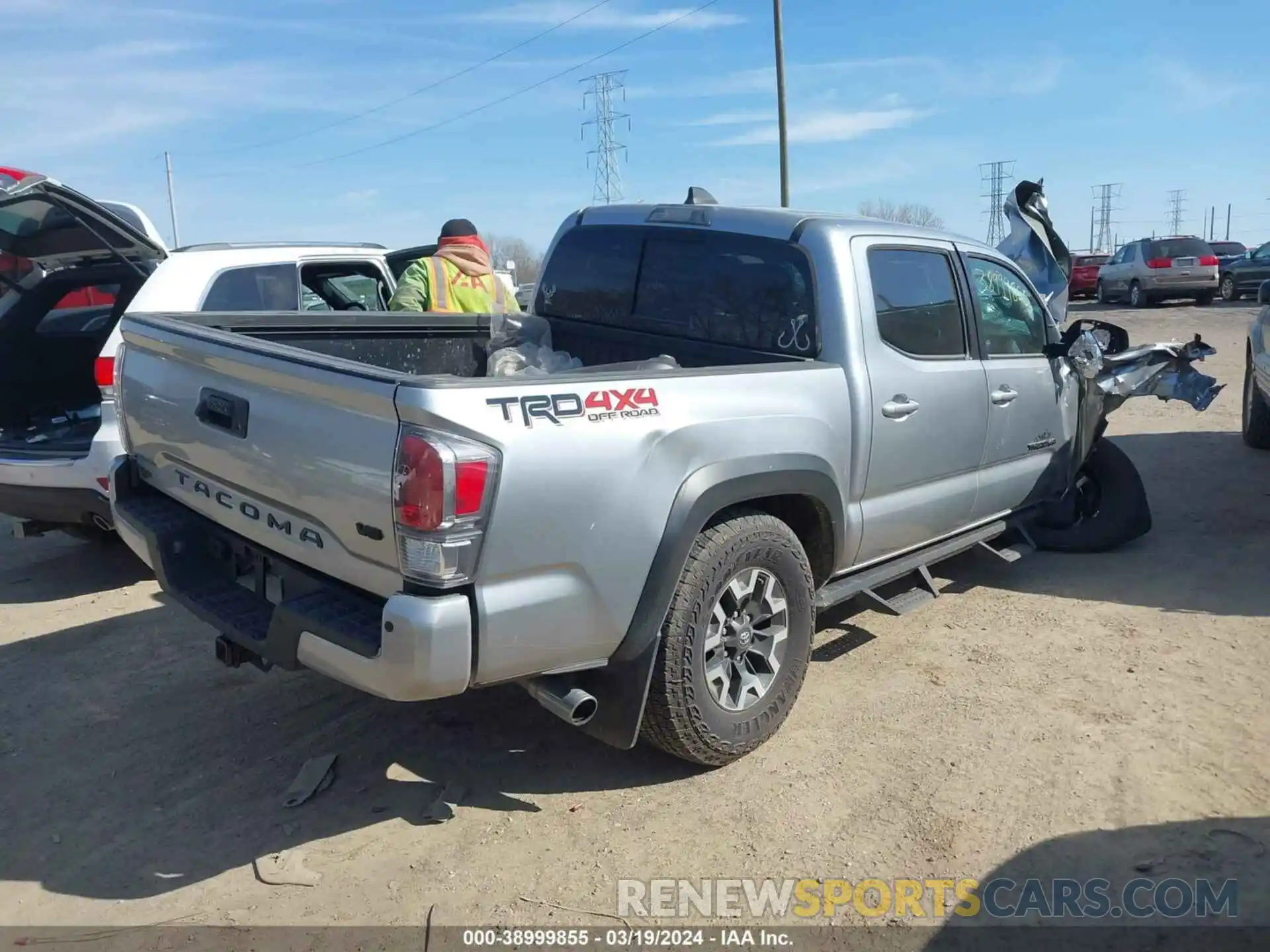 4 Фотография поврежденного автомобиля 3TMCZ5AN8NM513947 TOYOTA TACOMA 2022