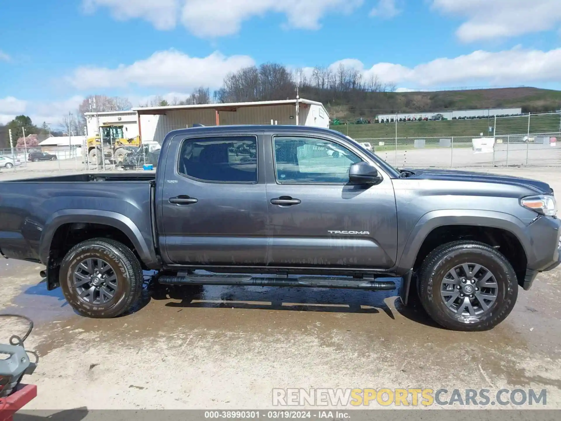 14 Photograph of a damaged car 3TMCZ5AN8NM531249 TOYOTA TACOMA 2022