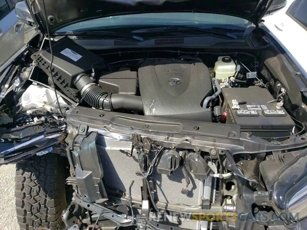 7 Photograph of a damaged car 3TMCZ5AN9NM461258 TOYOTA TACOMA 2022