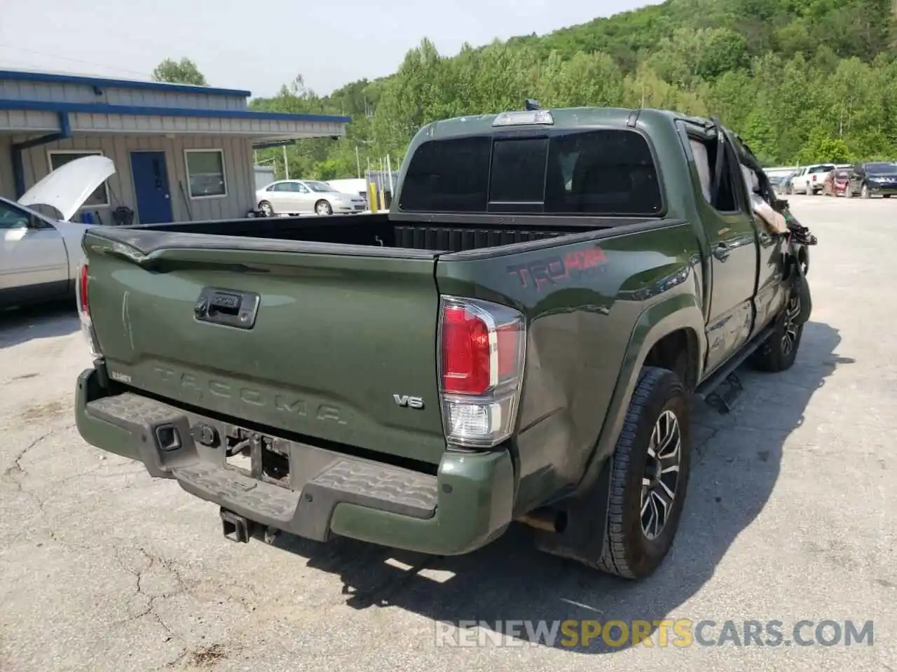 4 Photograph of a damaged car 3TMCZ5AN9NM468064 TOYOTA TACOMA 2022