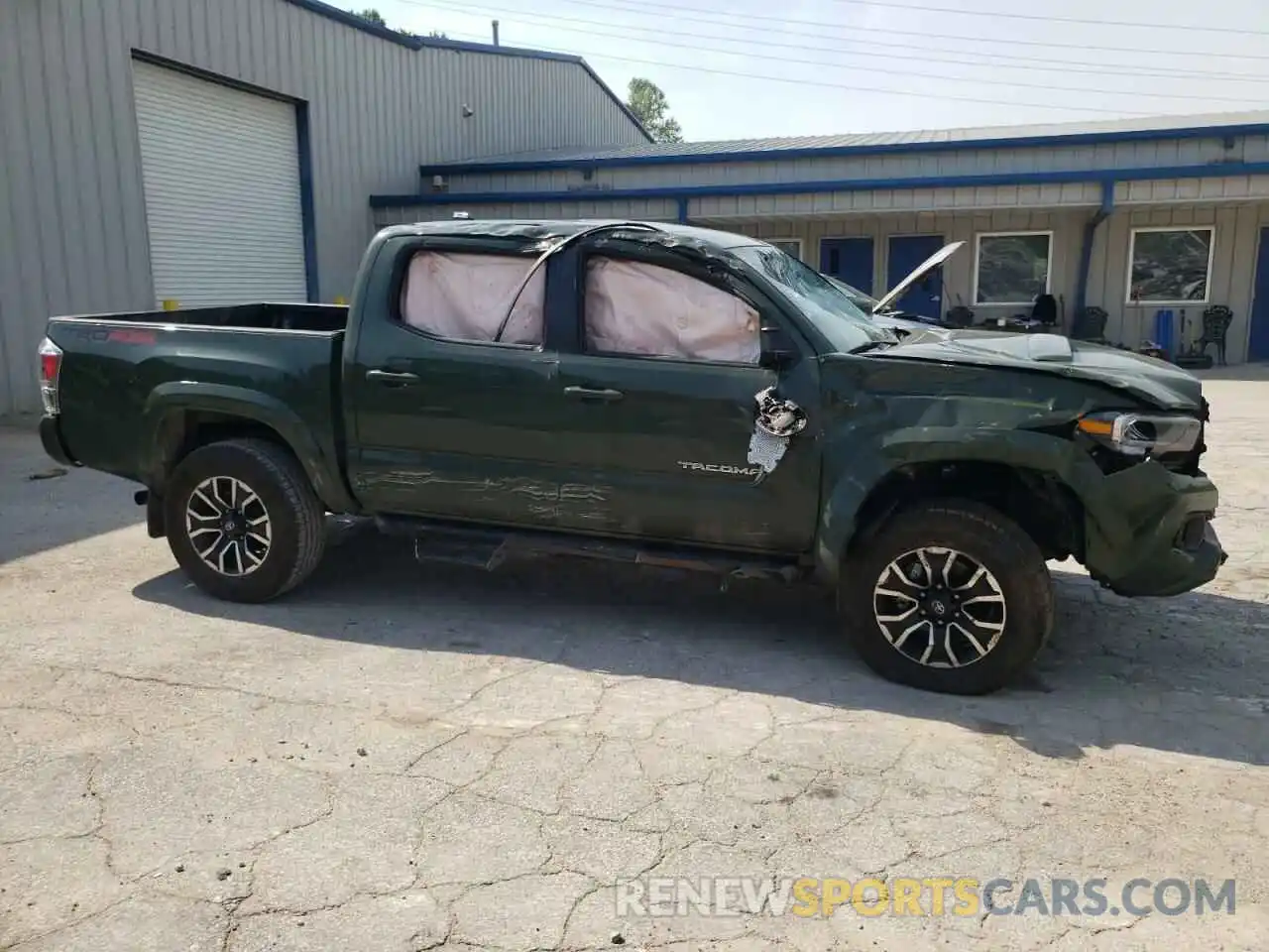 9 Photograph of a damaged car 3TMCZ5AN9NM468064 TOYOTA TACOMA 2022