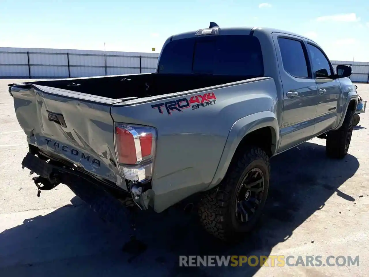 4 Photograph of a damaged car 3TMCZ5AN9NM481204 TOYOTA TACOMA 2022