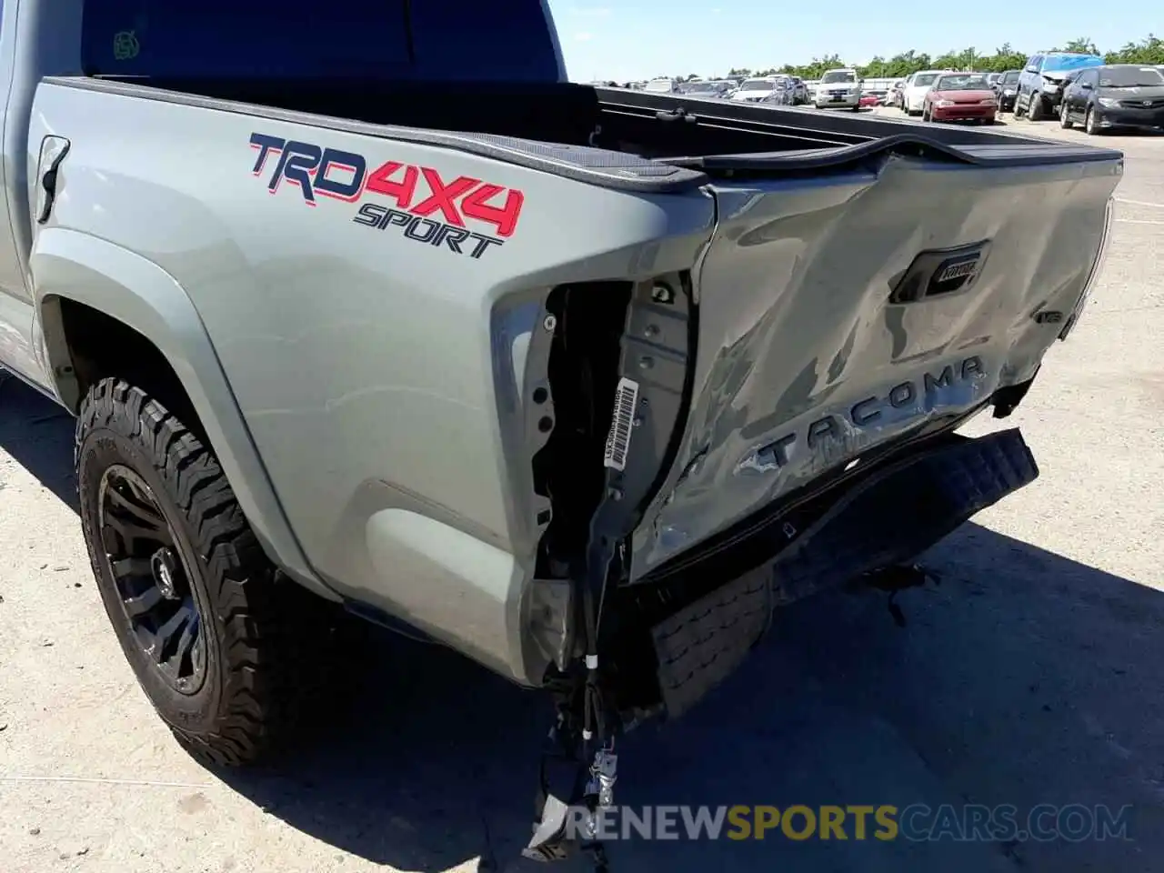 9 Photograph of a damaged car 3TMCZ5AN9NM481204 TOYOTA TACOMA 2022