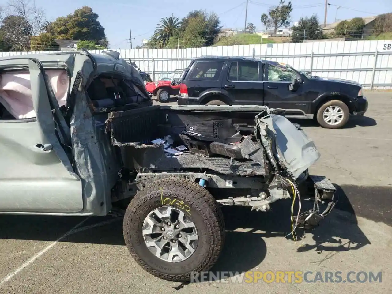 9 Photograph of a damaged car 3TMCZ5AN9NM486077 TOYOTA TACOMA 2022