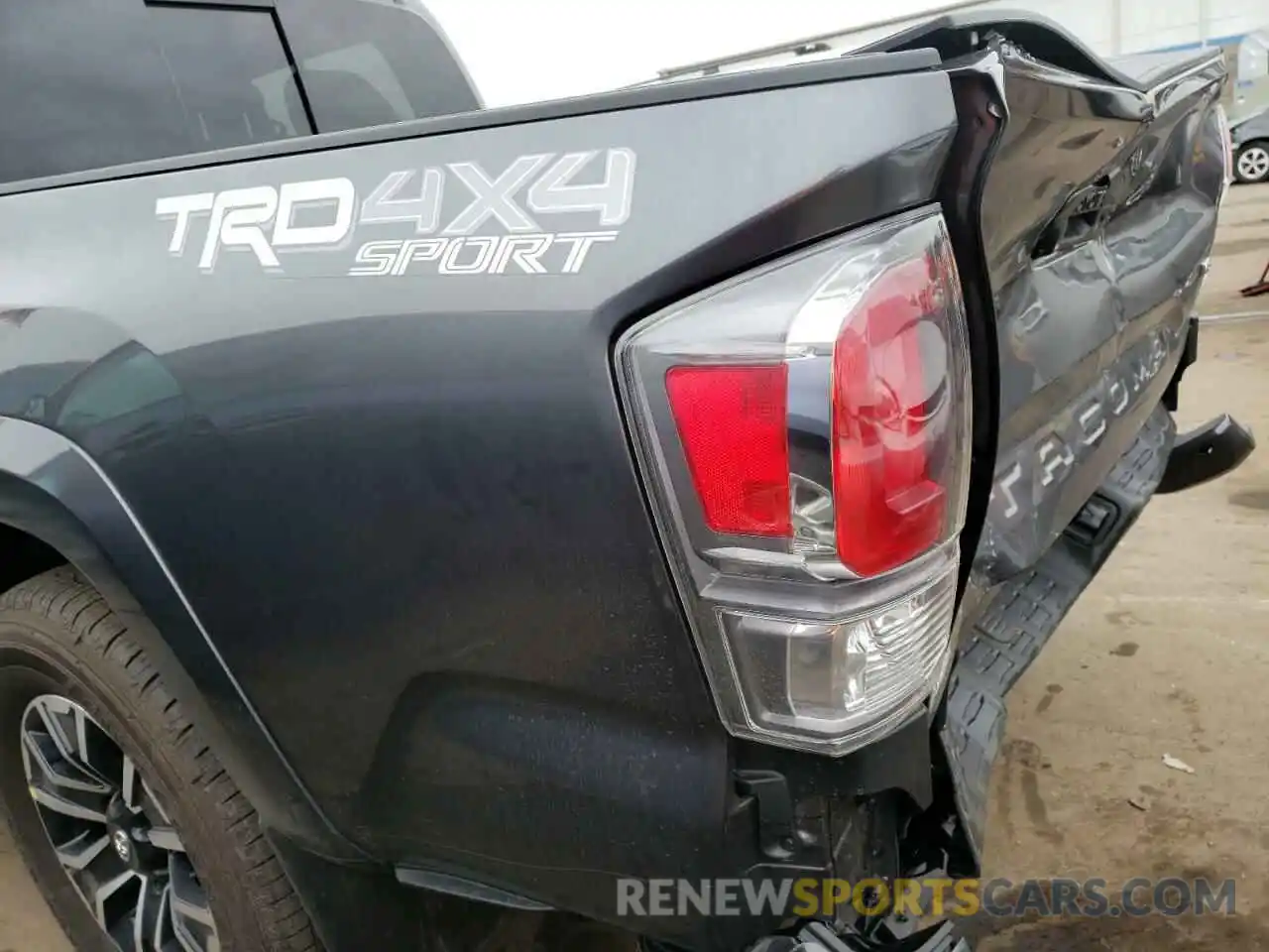 9 Photograph of a damaged car 3TMCZ5ANXNM456182 TOYOTA TACOMA 2022