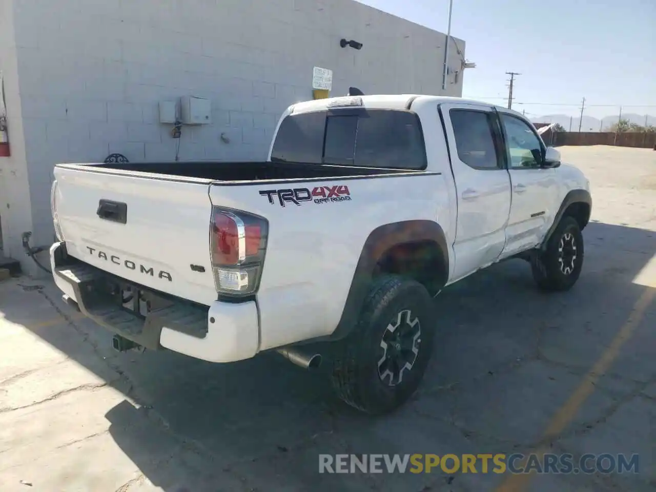 4 Photograph of a damaged car 3TMCZ5ANXNM469675 TOYOTA TACOMA 2022