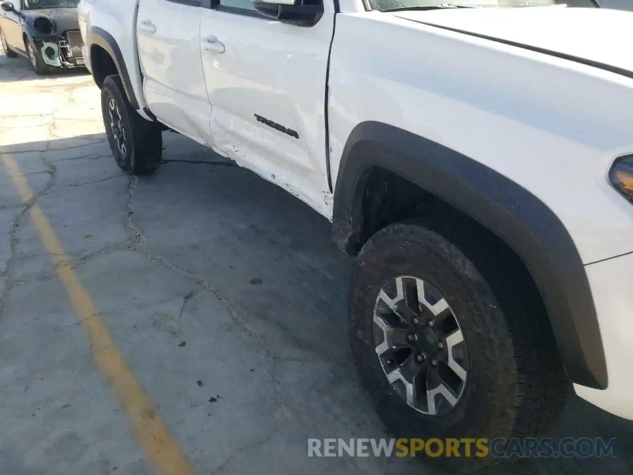 9 Photograph of a damaged car 3TMCZ5ANXNM469675 TOYOTA TACOMA 2022