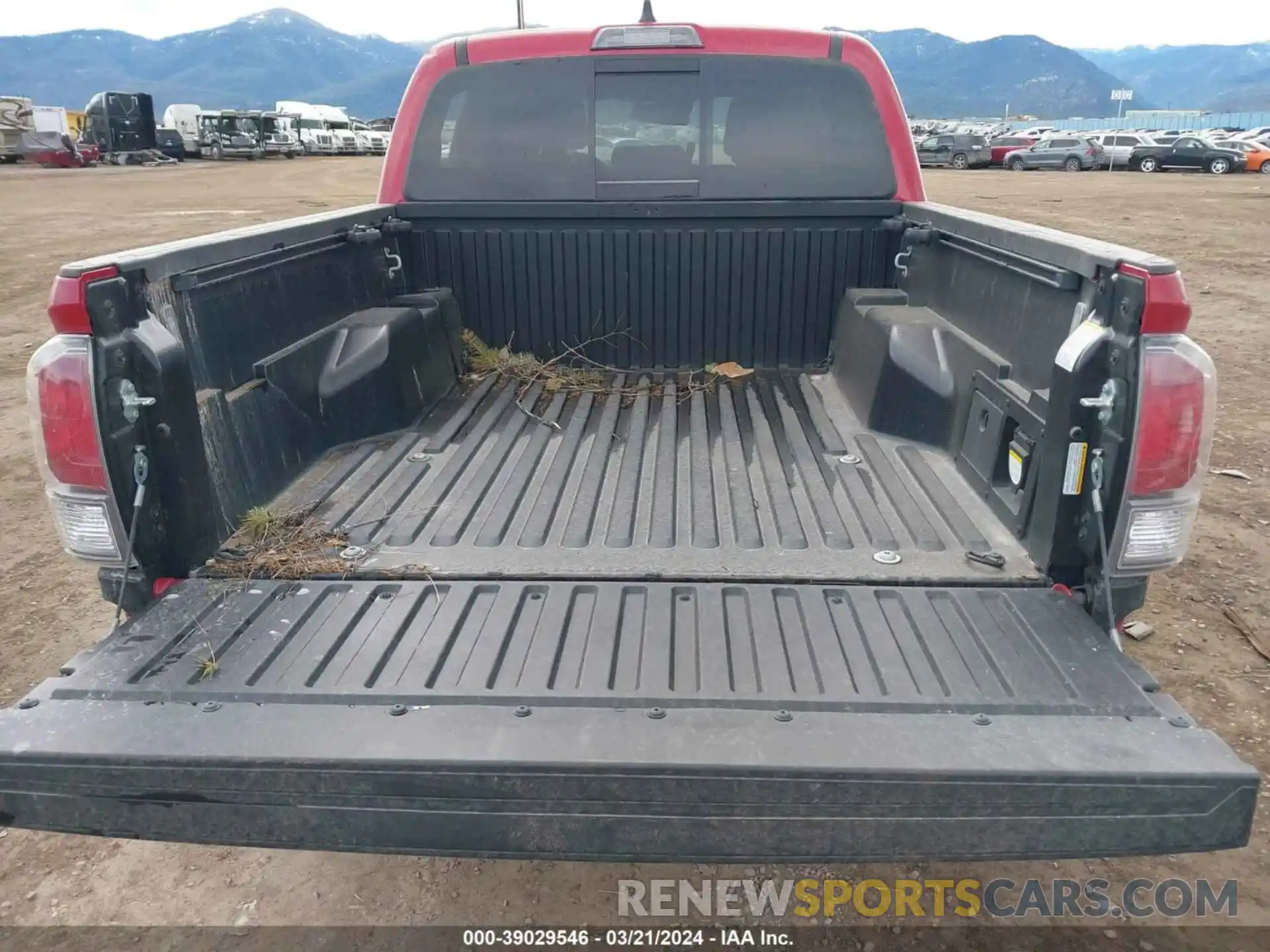 17 Photograph of a damaged car 3TMCZ5ANXNM484452 TOYOTA TACOMA 2022