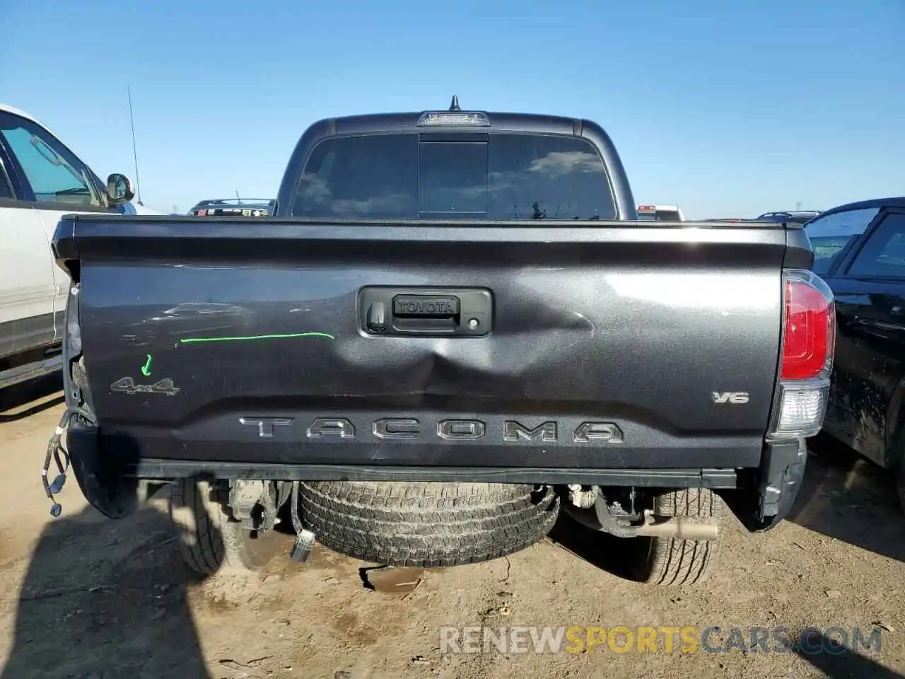 10 Photograph of a damaged car 3TMCZ5ANXNM511830 TOYOTA TACOMA 2022