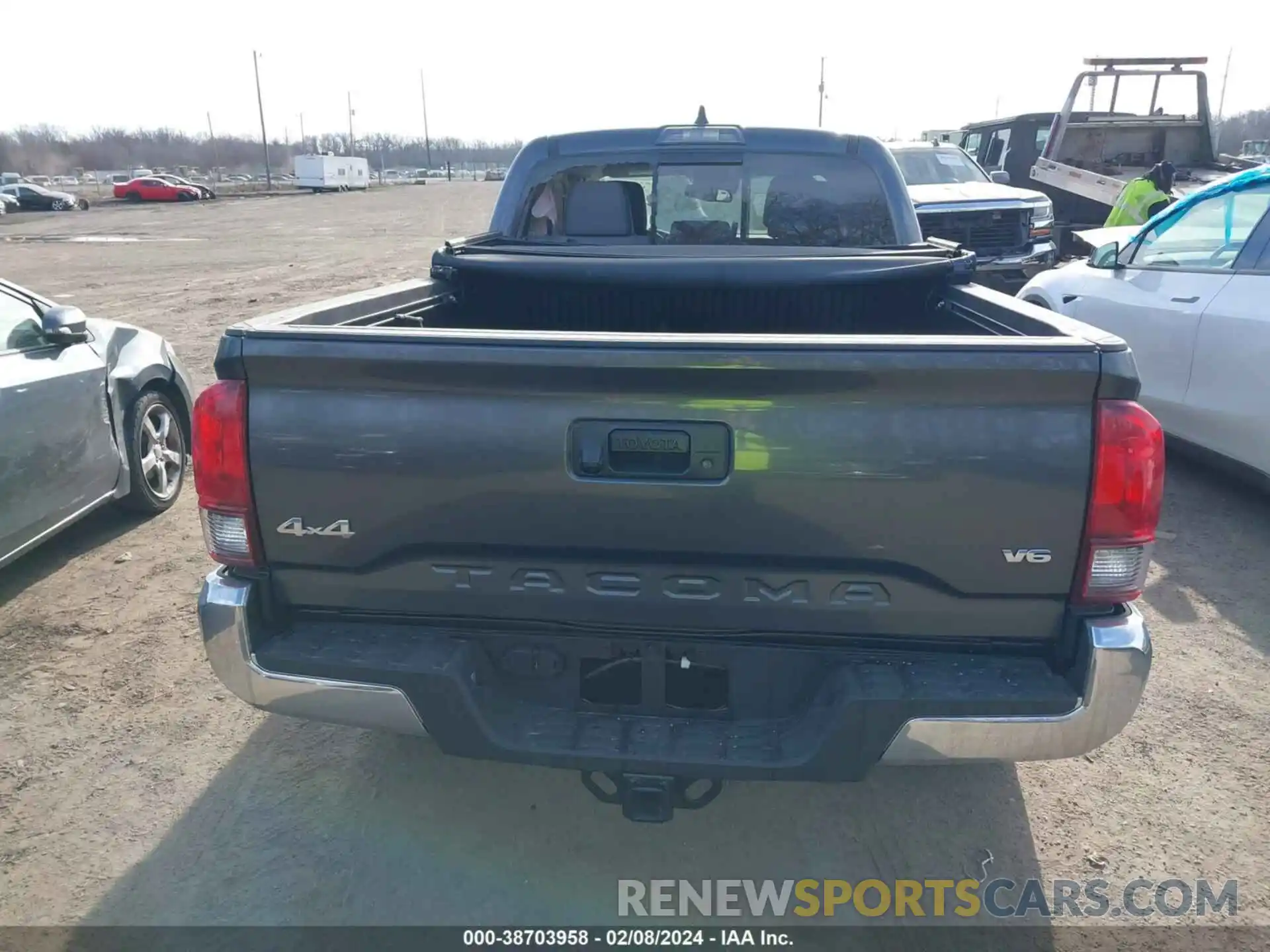 16 Photograph of a damaged car 3TMDZ5BN0NM138879 TOYOTA TACOMA 2022