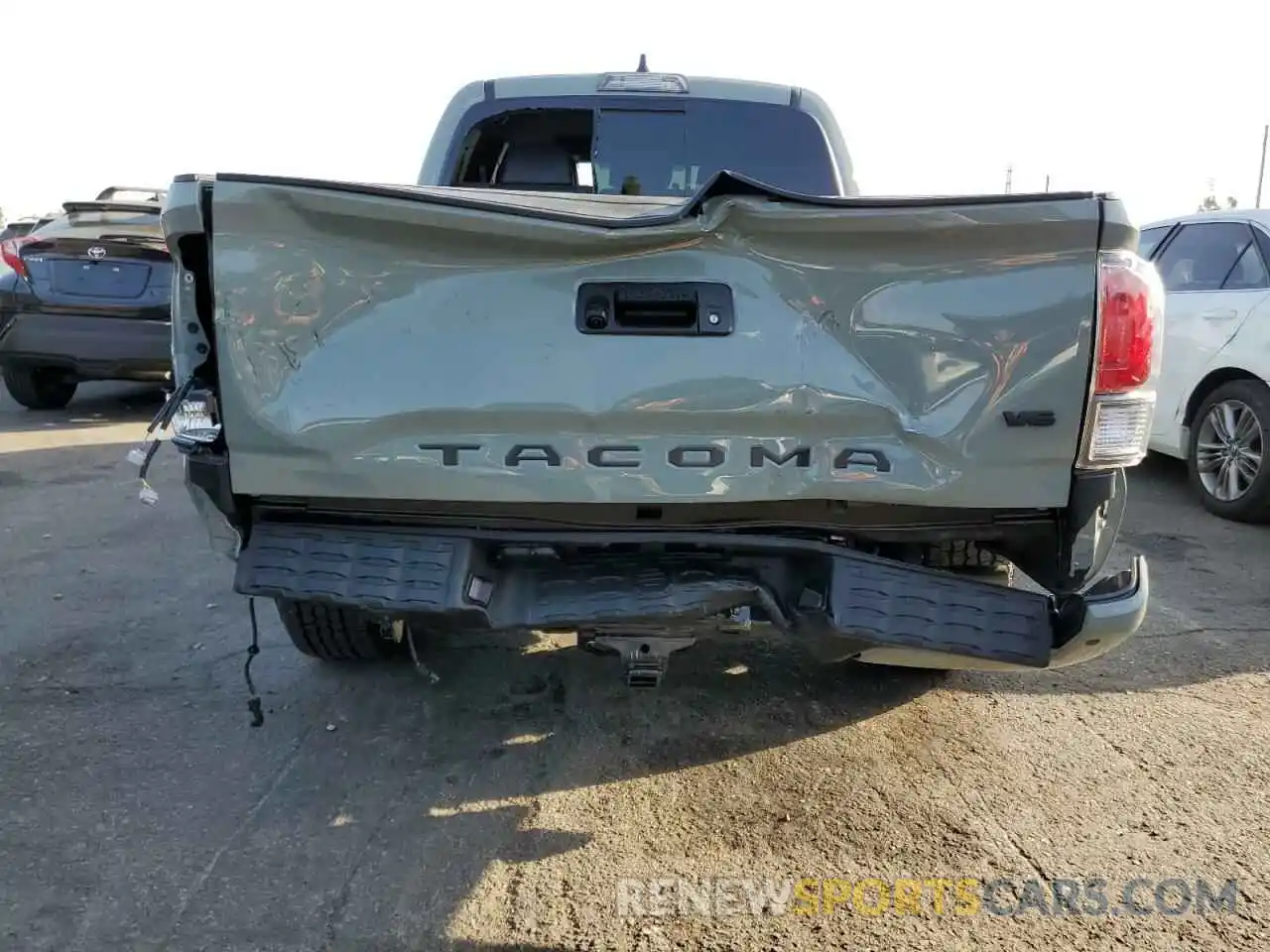 9 Photograph of a damaged car 3TMDZ5BN2NM132971 TOYOTA TACOMA 2022