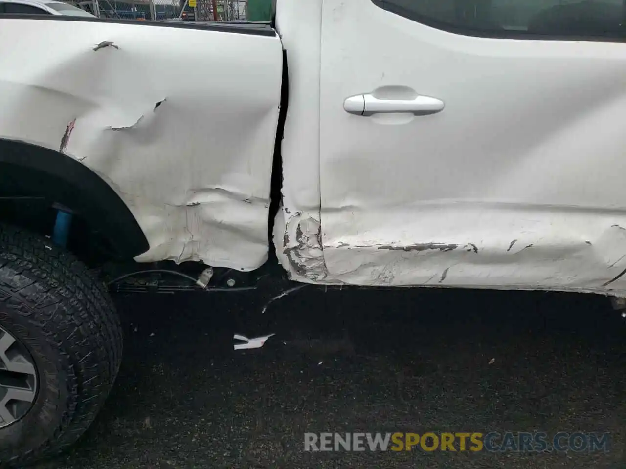 9 Photograph of a damaged car 3TMDZ5BN3NM122000 TOYOTA TACOMA 2022