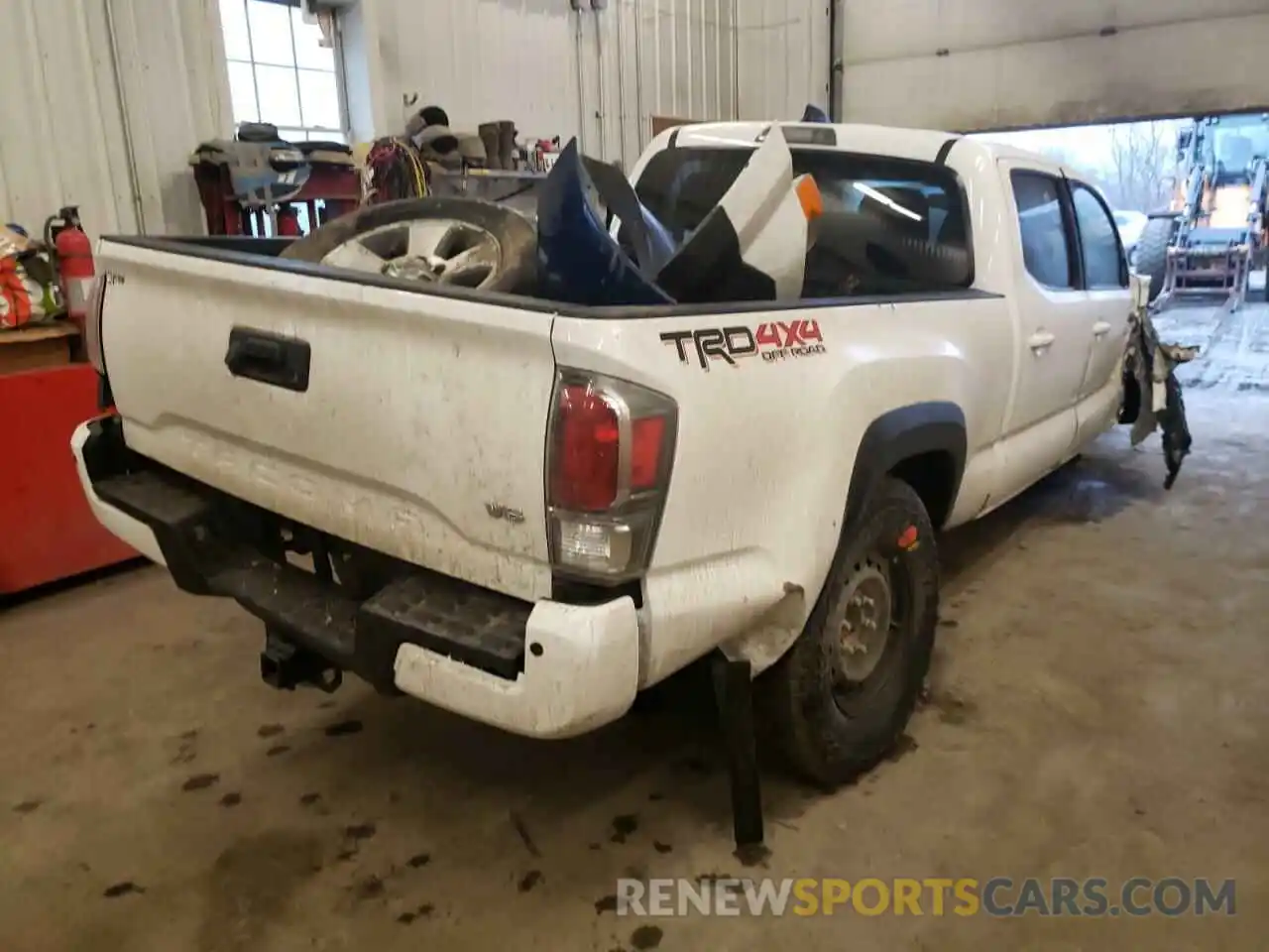 4 Photograph of a damaged car 3TMDZ5BN5NM122354 TOYOTA TACOMA 2022