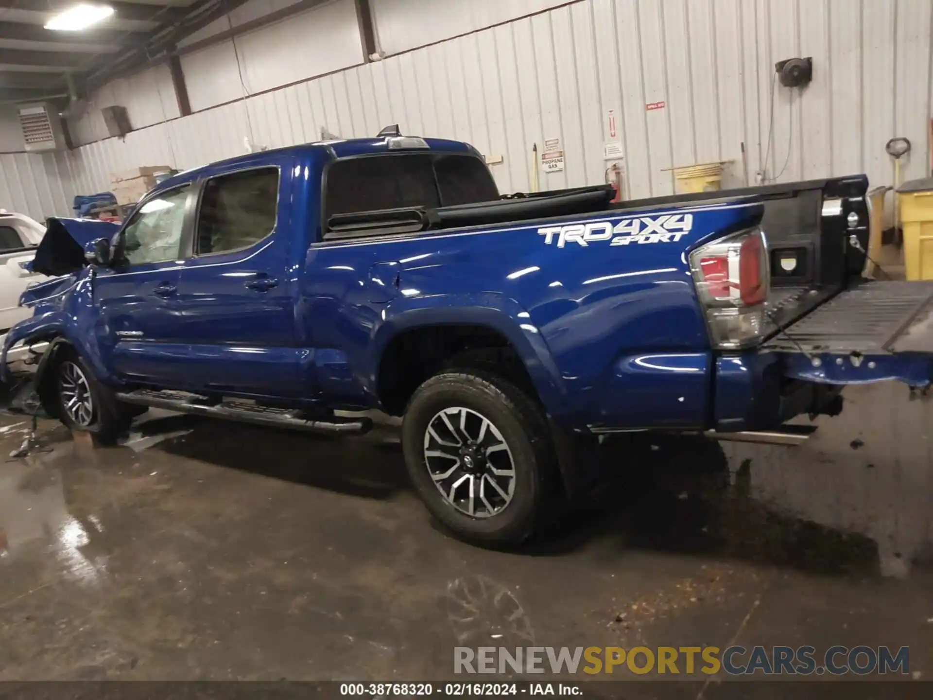 14 Photograph of a damaged car 3TMDZ5BN7NM131637 TOYOTA TACOMA 2022