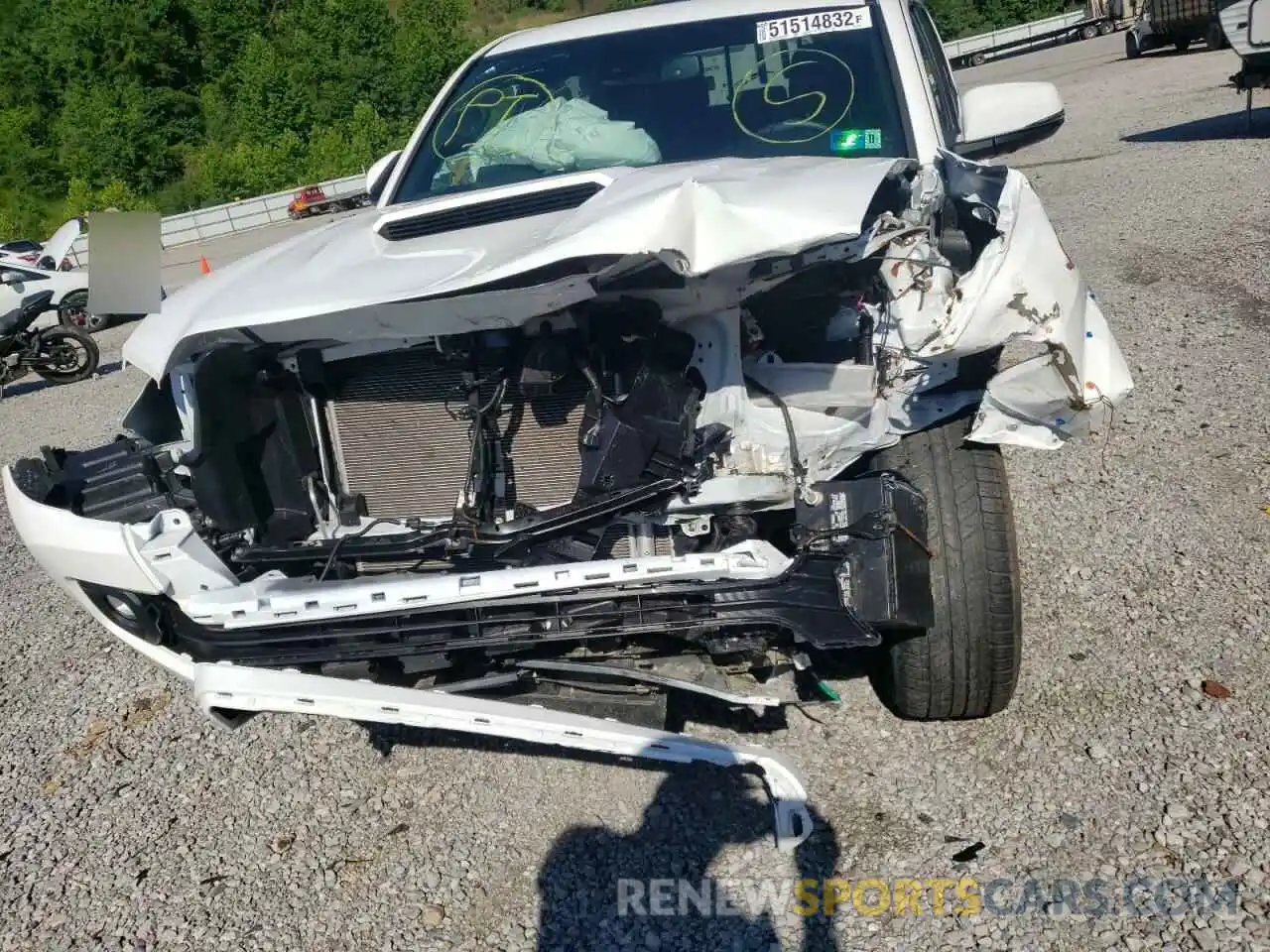 9 Photograph of a damaged car 3TMDZ5BN8NM122252 TOYOTA TACOMA 2022