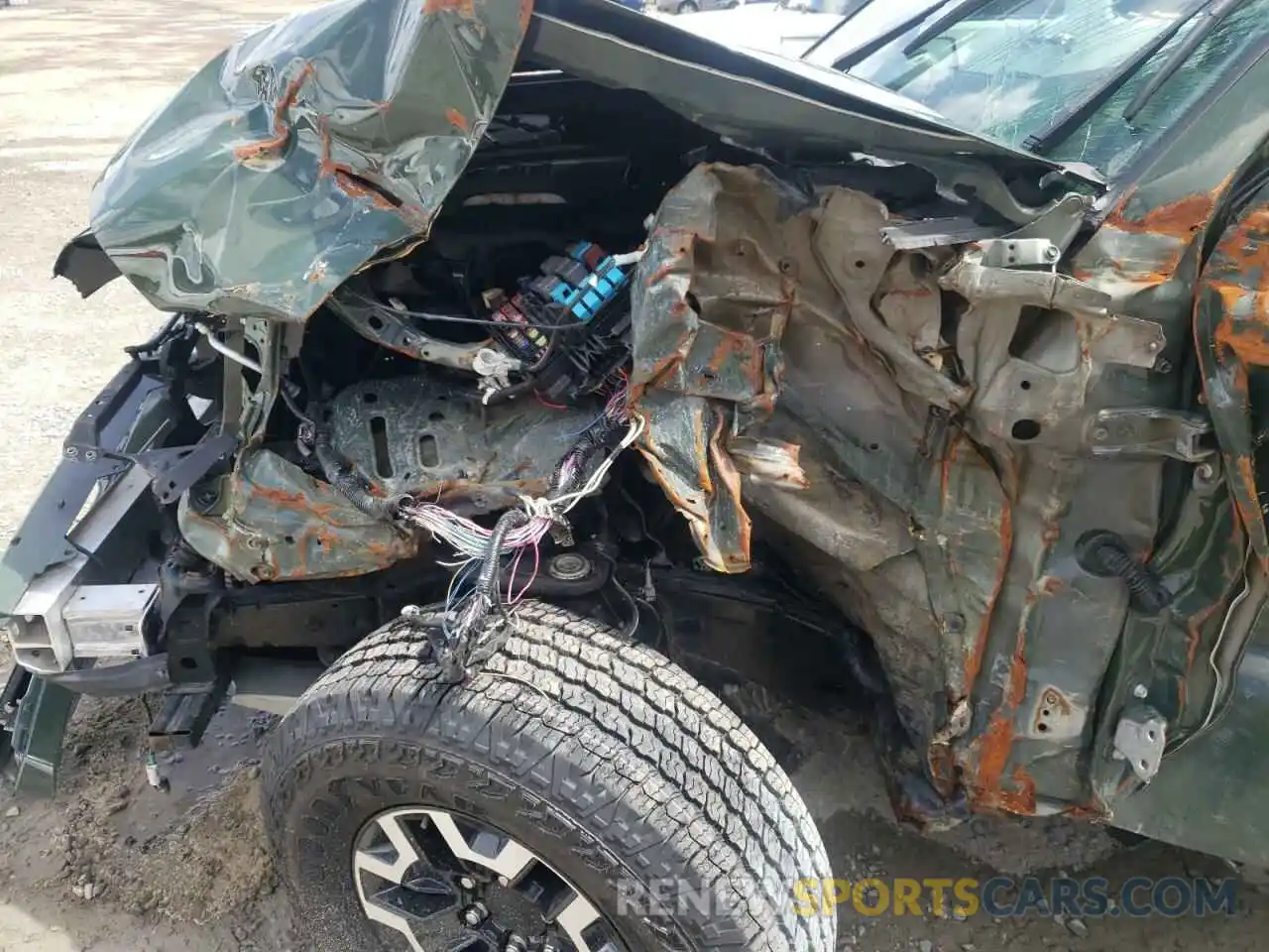 9 Photograph of a damaged car 3TMDZ5BN9NM121966 TOYOTA TACOMA 2022