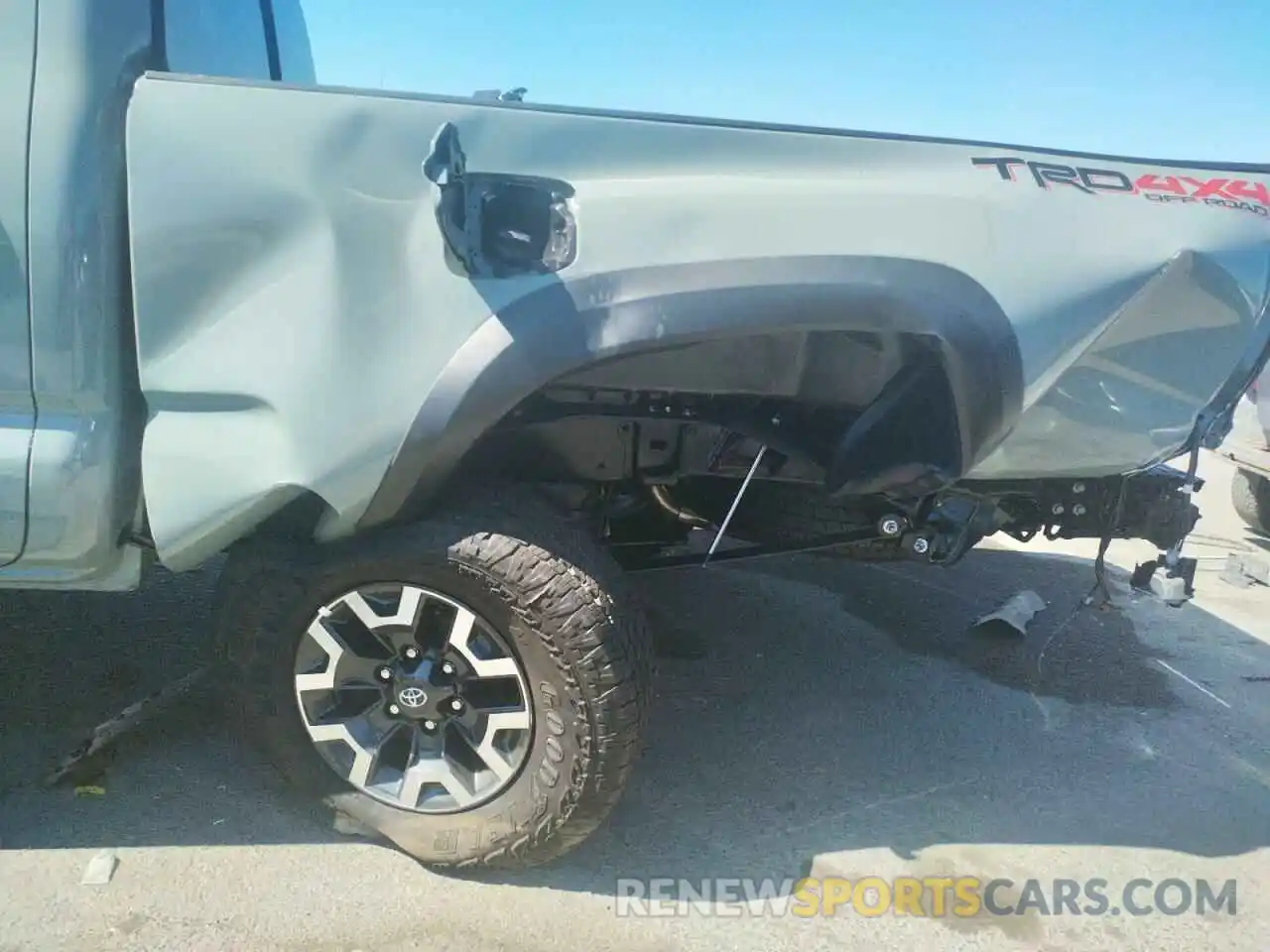 9 Photograph of a damaged car 3TMDZ5BN9NM131560 TOYOTA TACOMA 2022